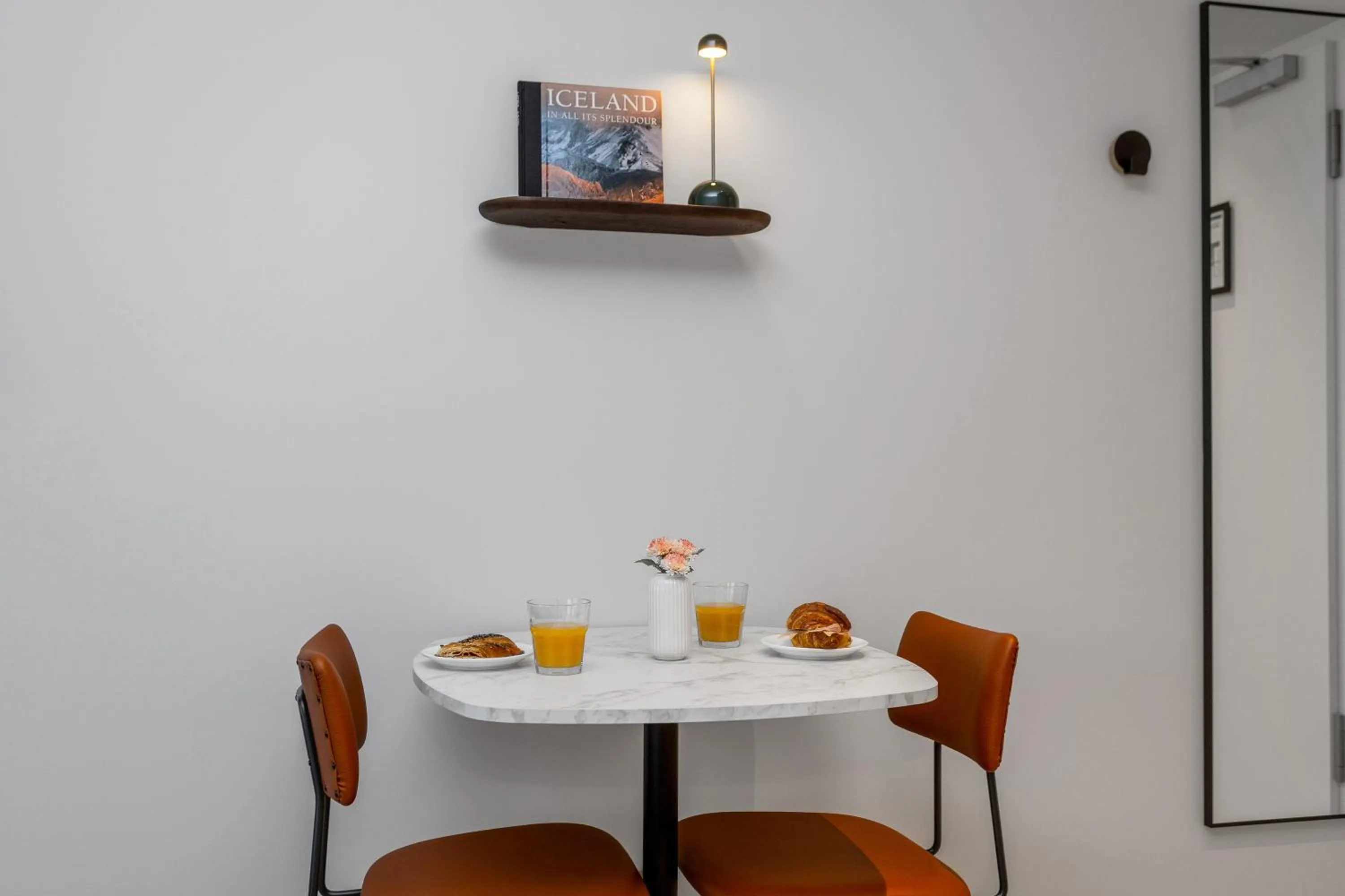 Dining area in Candlewood Suites Reykjavik by IHG