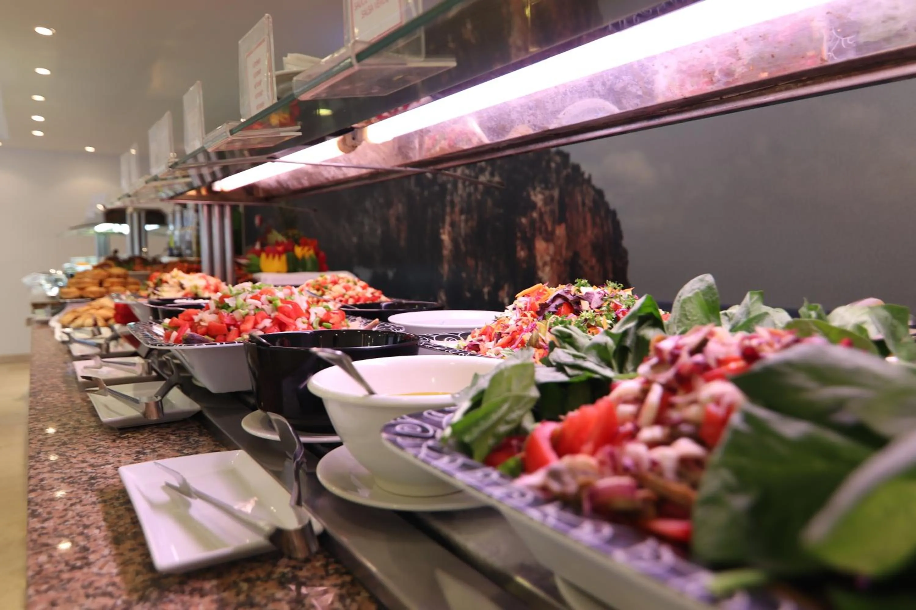 Buffet breakfast in Canyamel Classic & Spa, solo Adultos