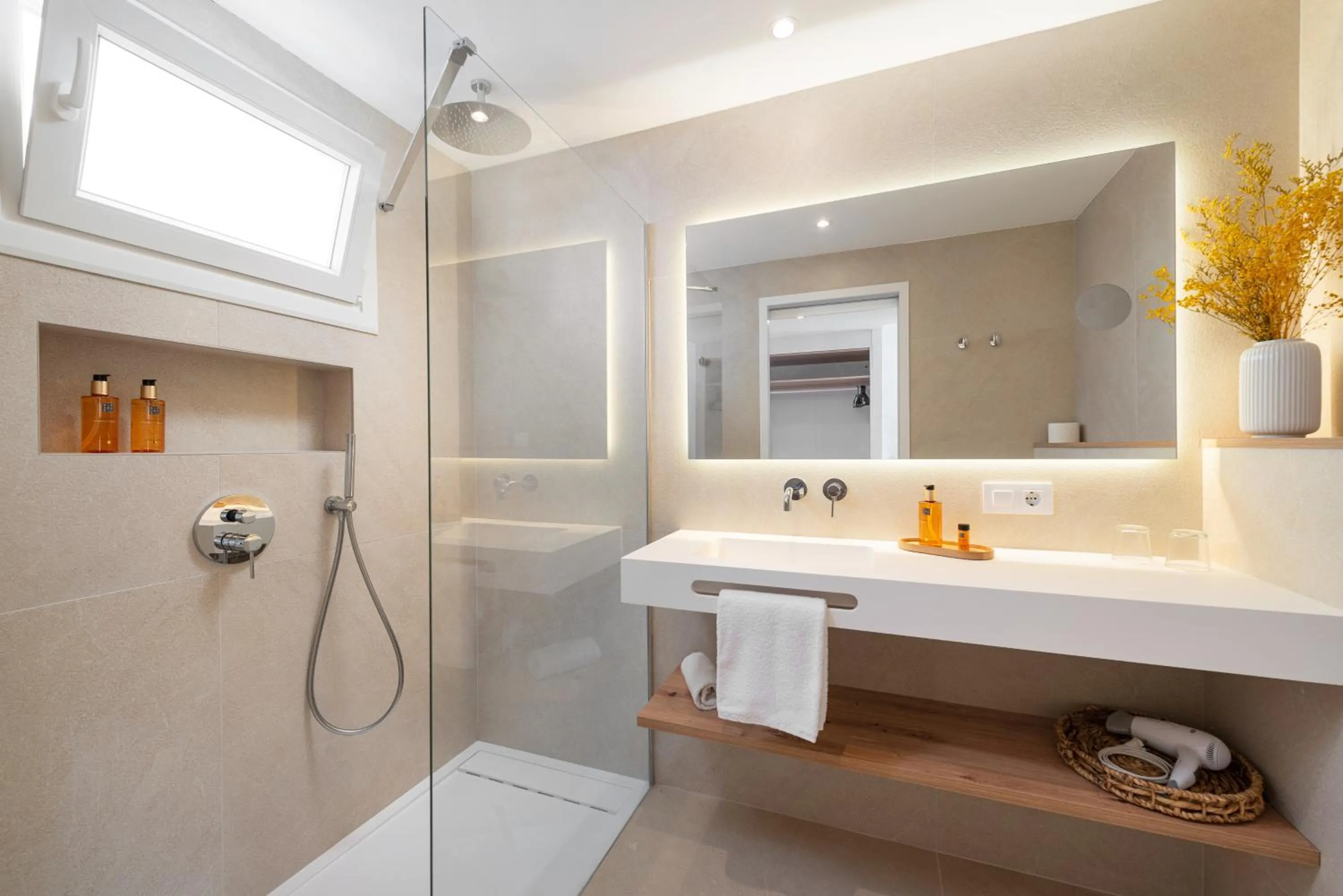 Bathroom in Bauló Mar Apartments