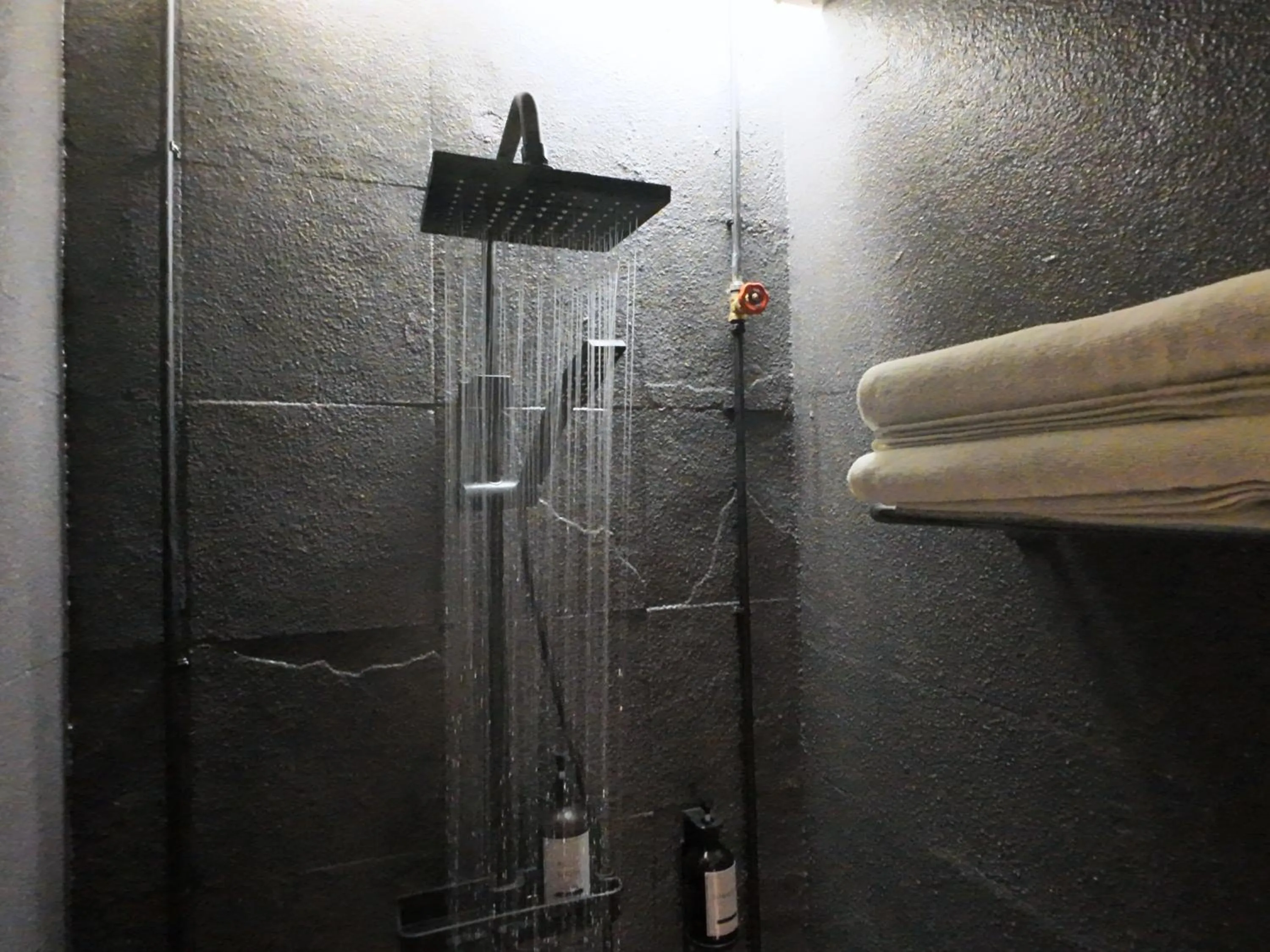 Shower in Rucksack Inn Premium Melaka