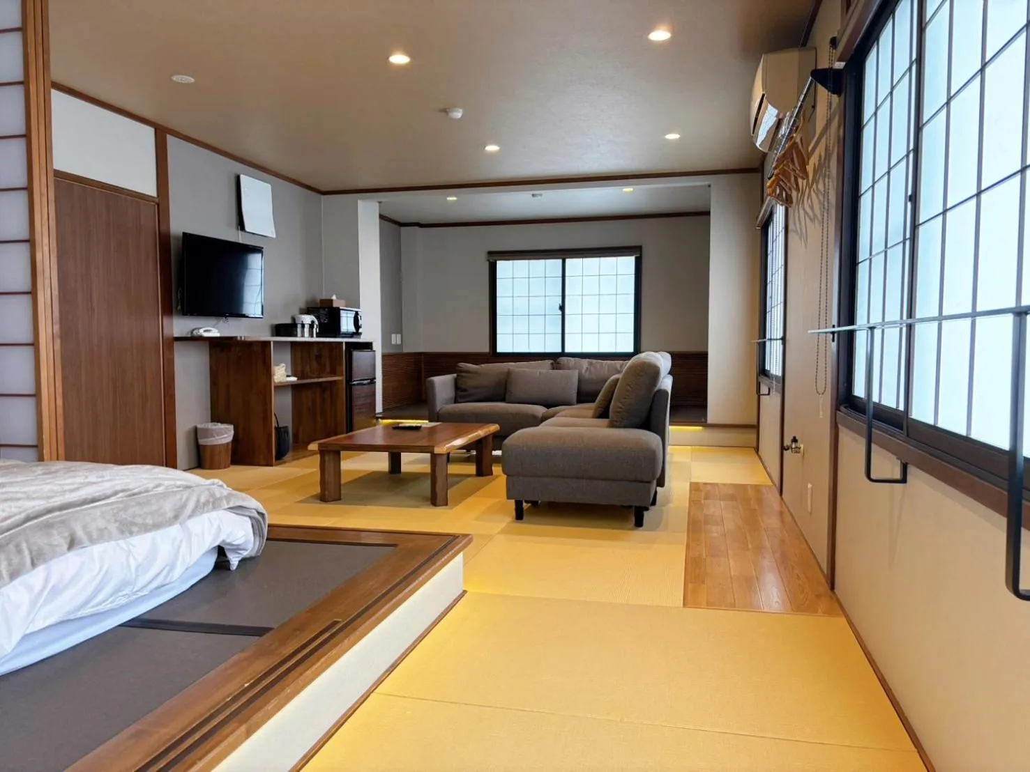Photo of the whole room, Bed in Nozawa Onsen Azegamikan