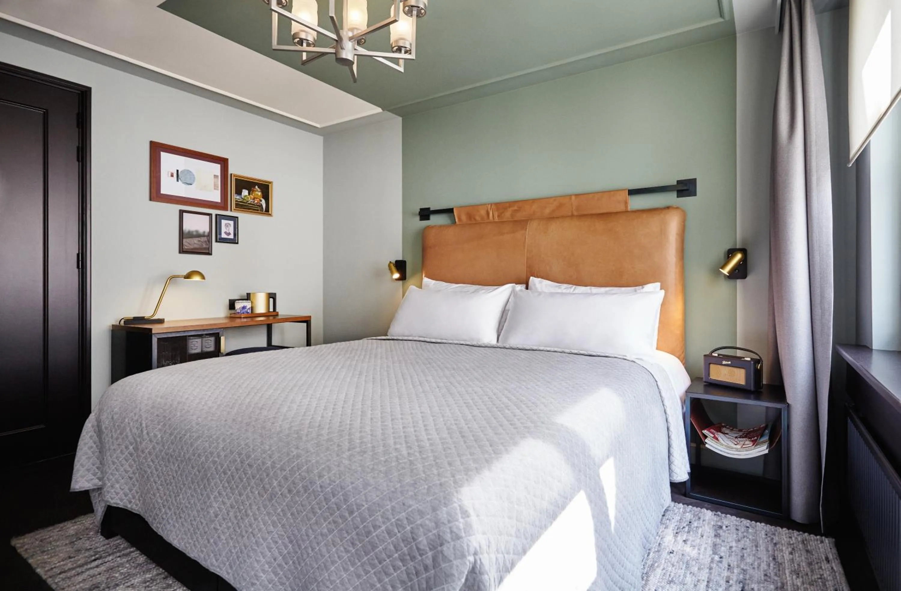 Facade/entrance, Bed in The Hoxton, Amsterdam