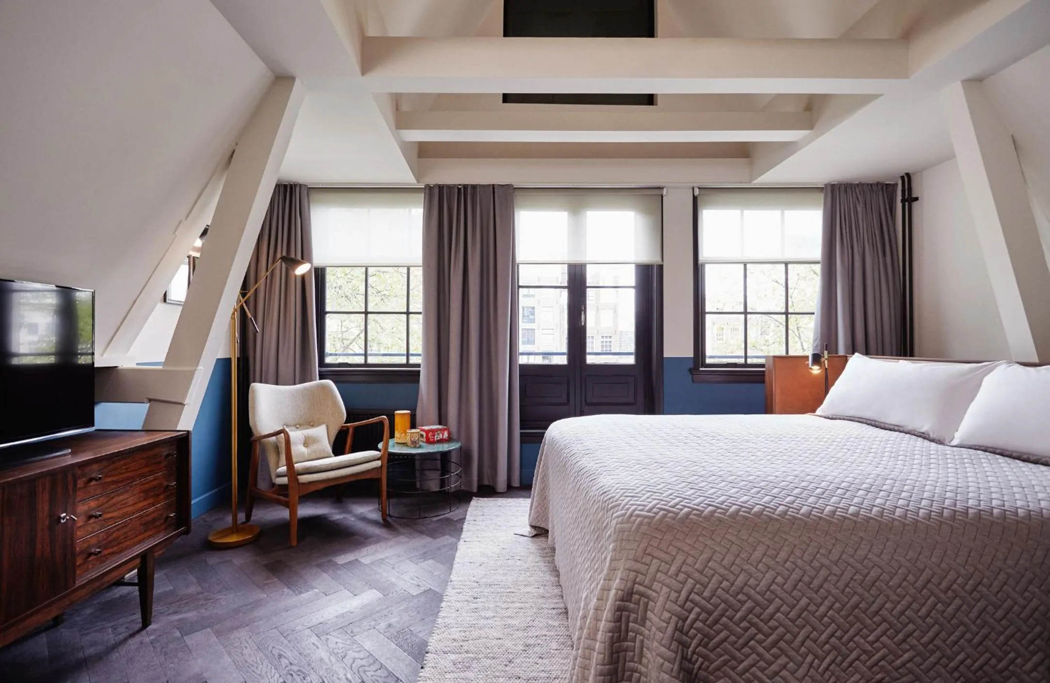 Bed in The Hoxton, Amsterdam