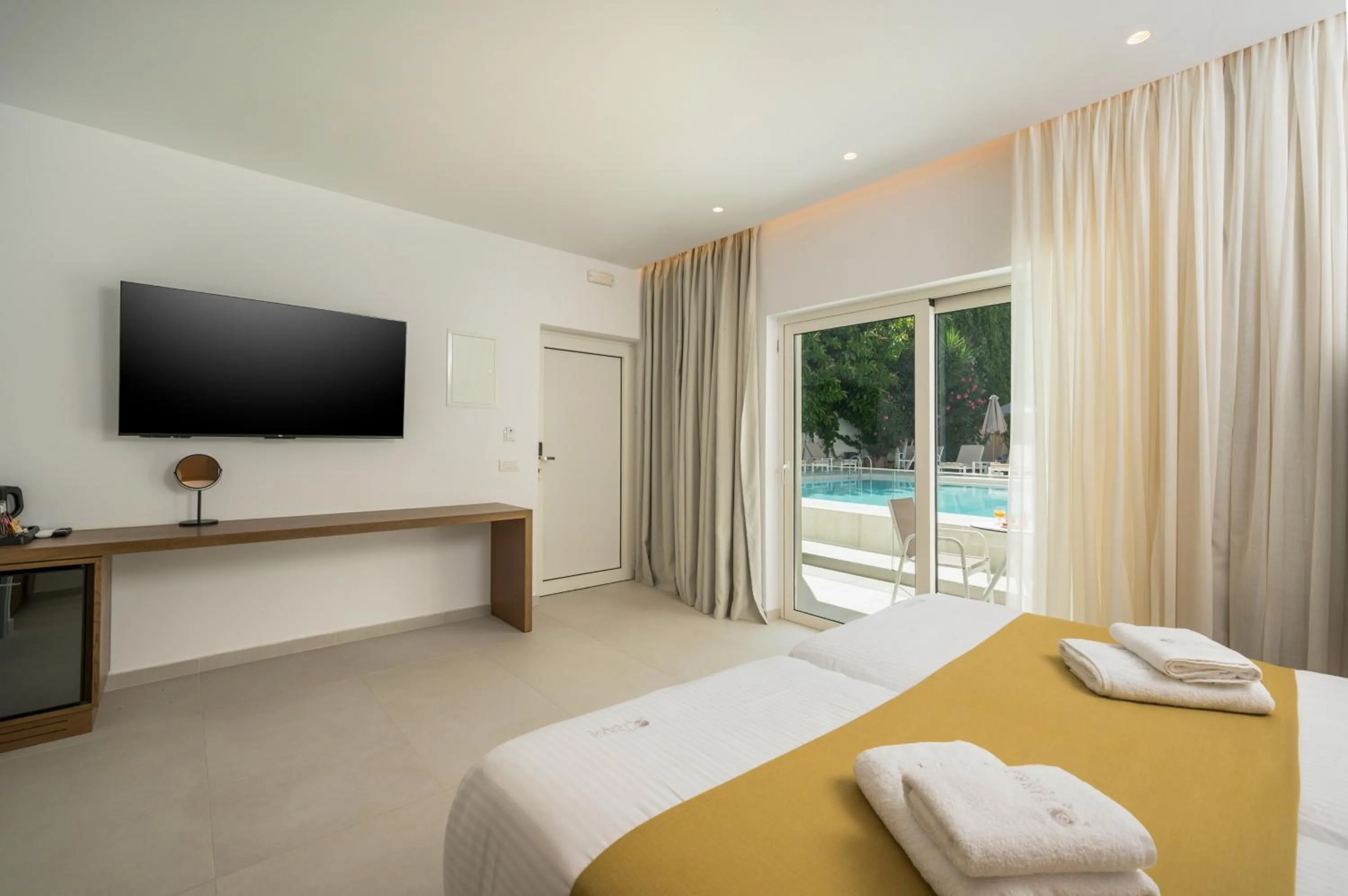 Bed in Tarra Seaside Hotel