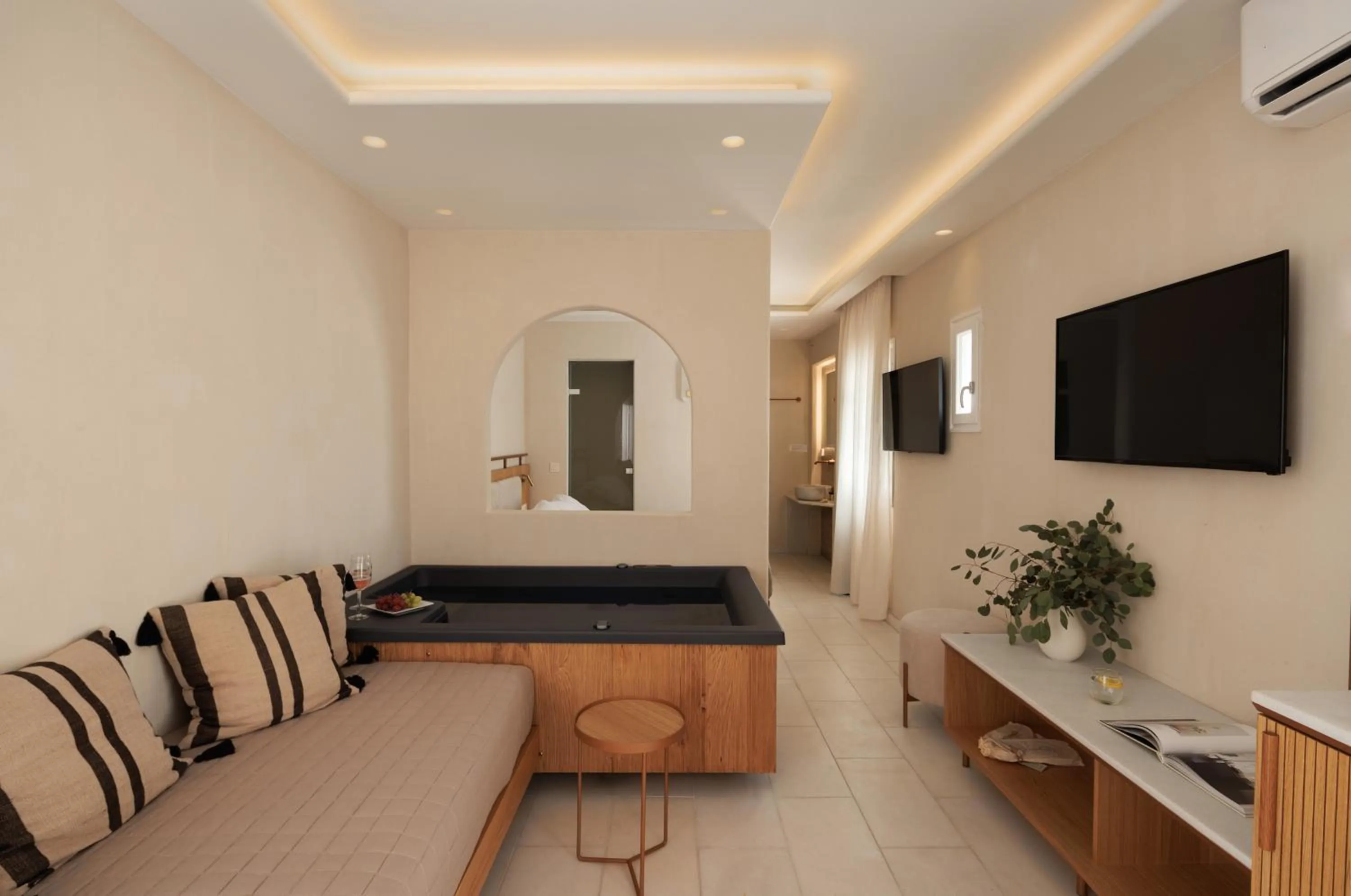 Photo of the whole room in Polis of Naxos