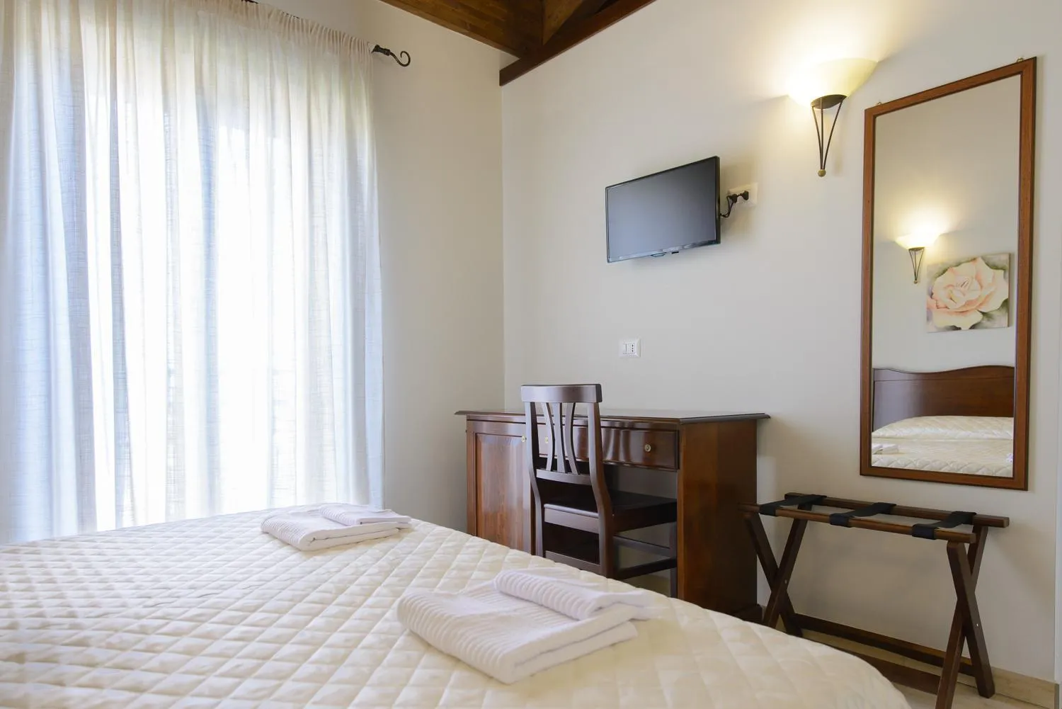 Photo of the whole room, Bed in La Dimora di Federico