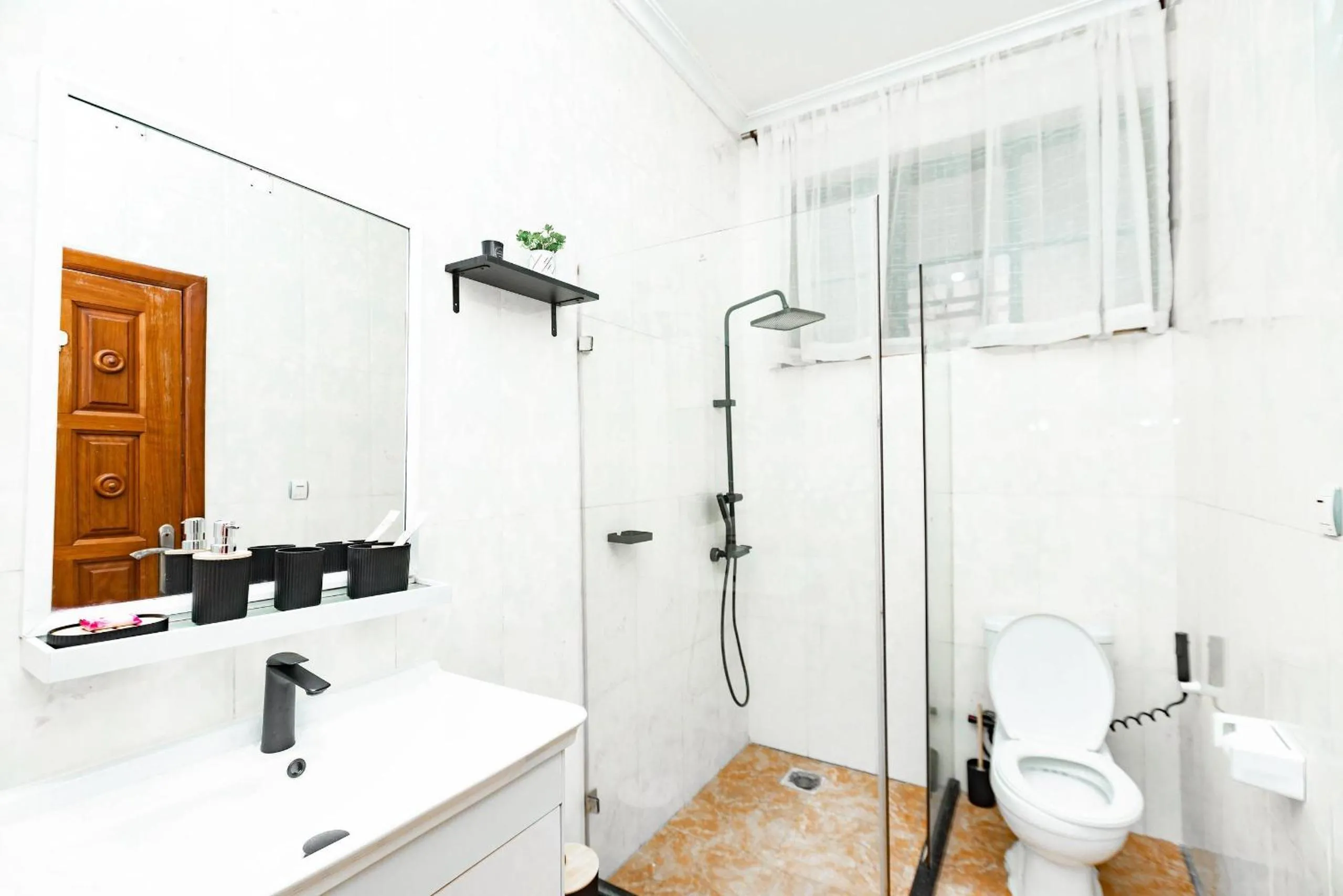 Shower in kigali Pillar House inn