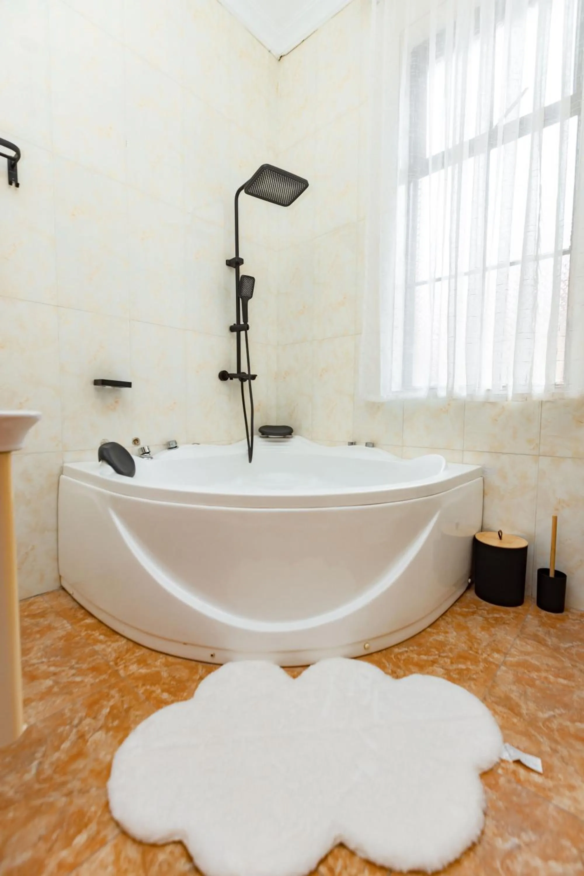 Hot Tub in kigali Pillar House inn
