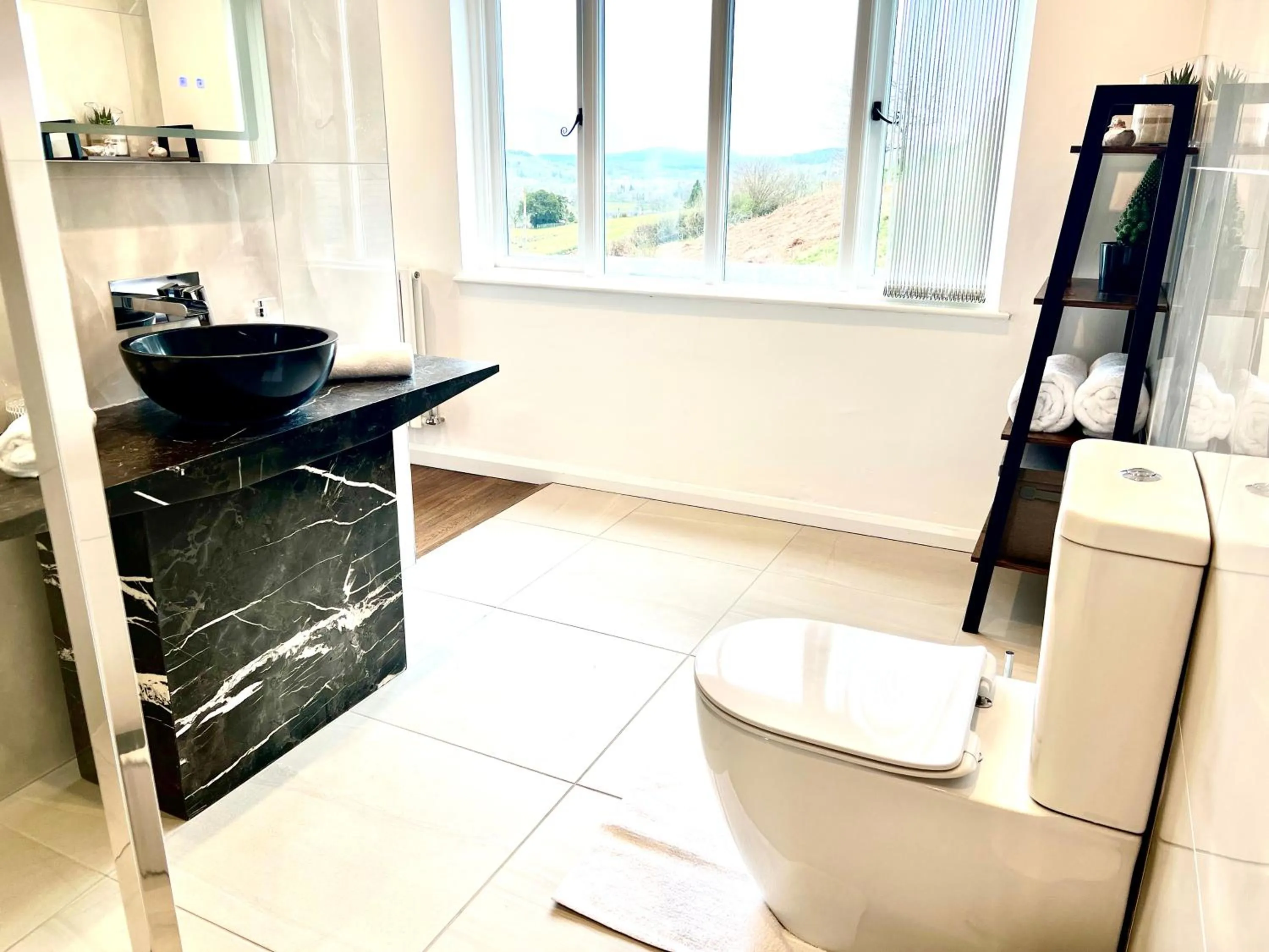 Toilet in High Grassings Country House