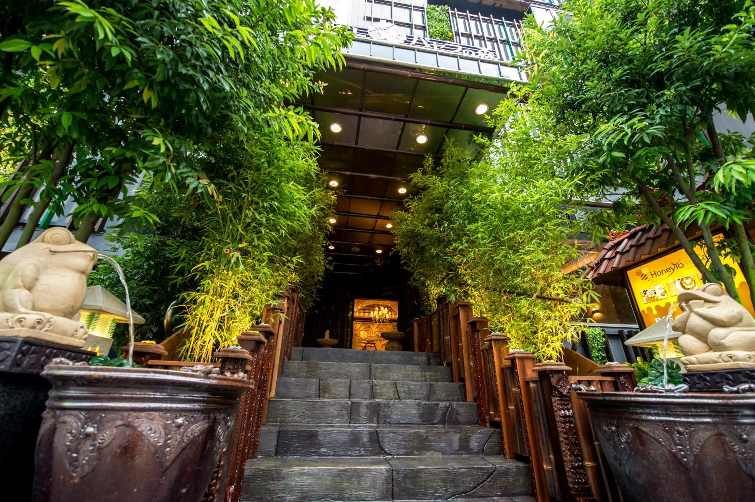 Facade/entrance in Hotel Pasela no mori Yokohama Kannai