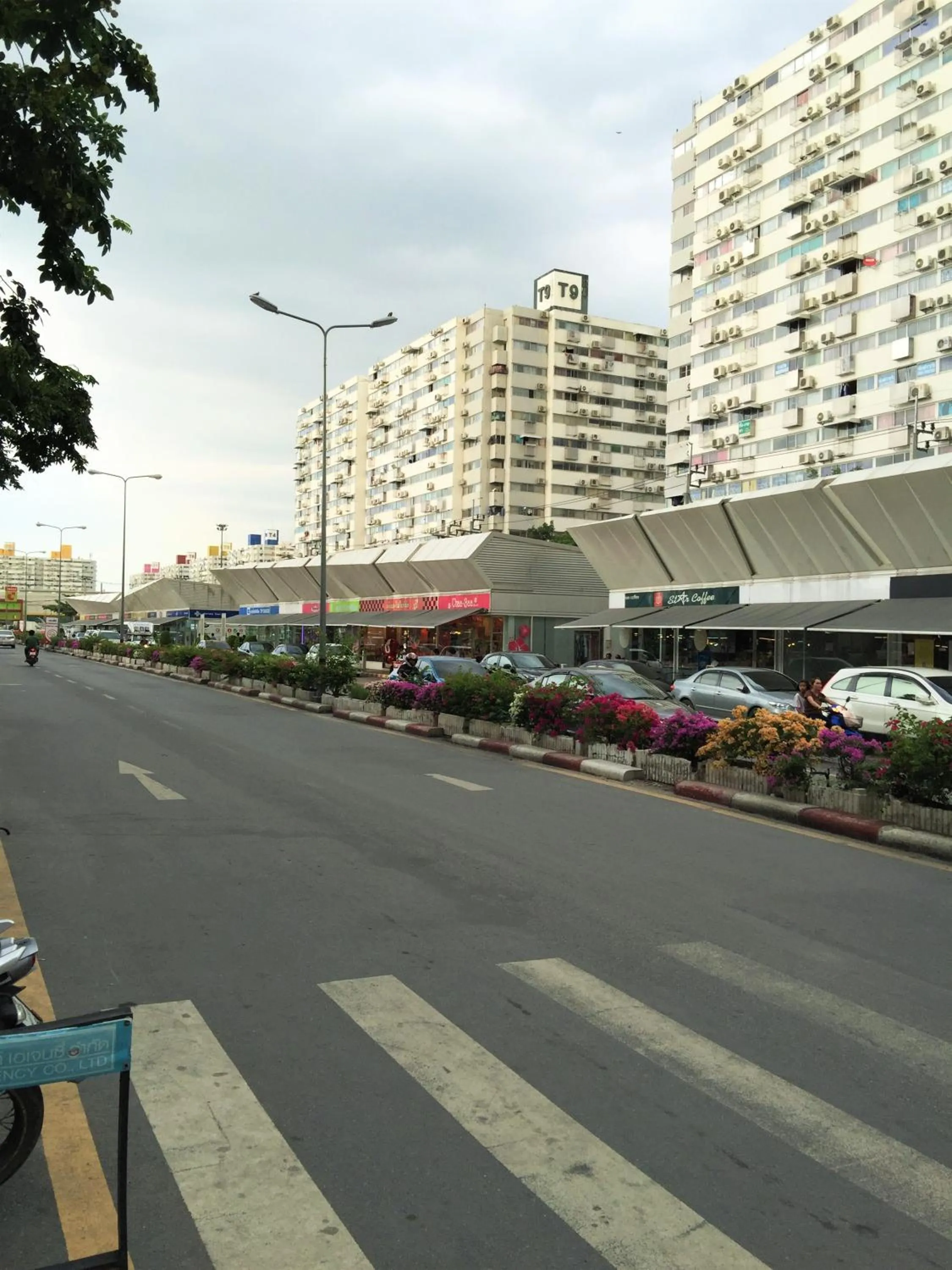 On-site shops in Muangthongthani Rental/Khun Dan