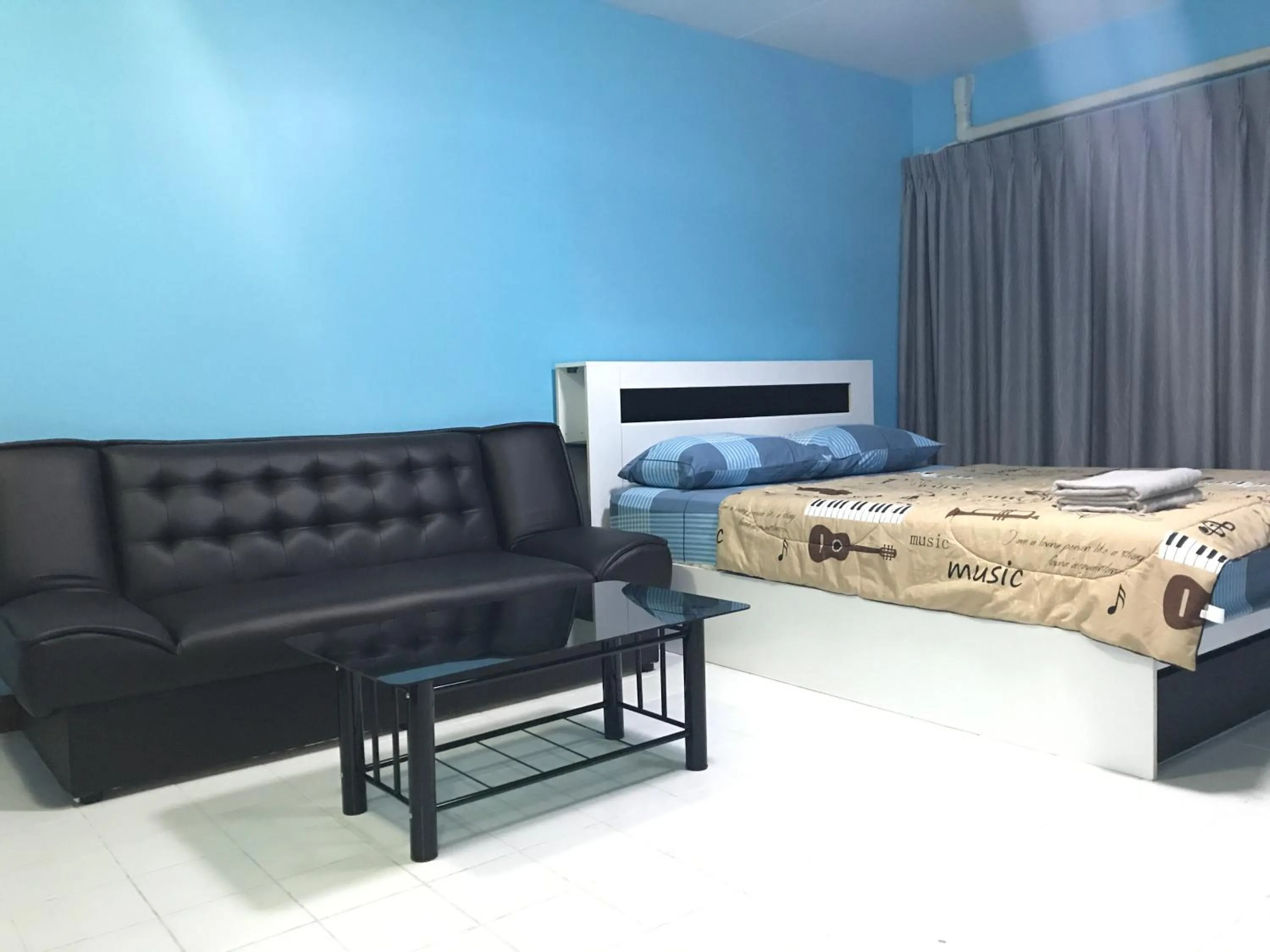 Seating area, Bed in Muangthongthani Rental/Khun Dan