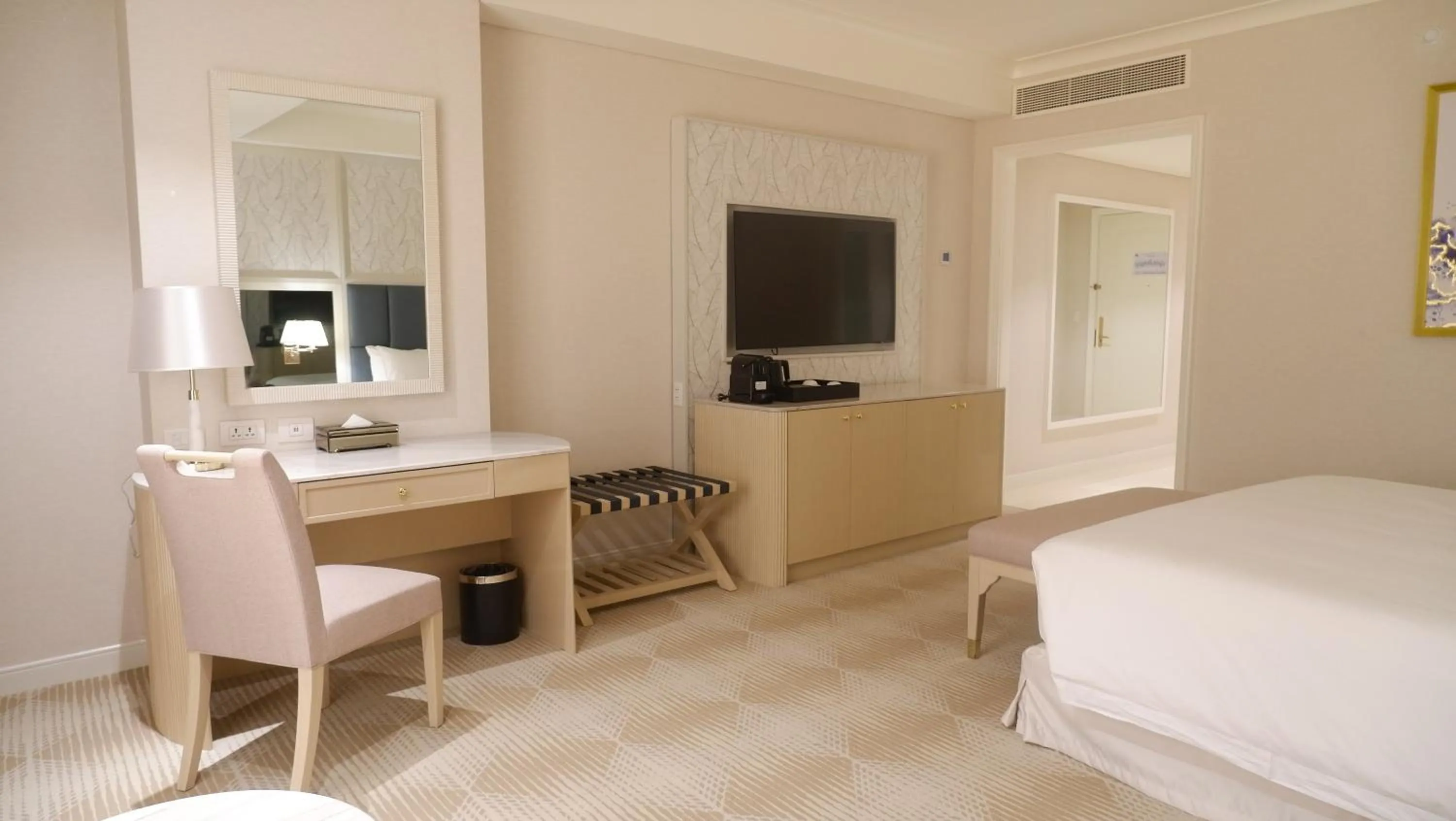 Photo of the whole room, Bed in Royce Hotel & Casino