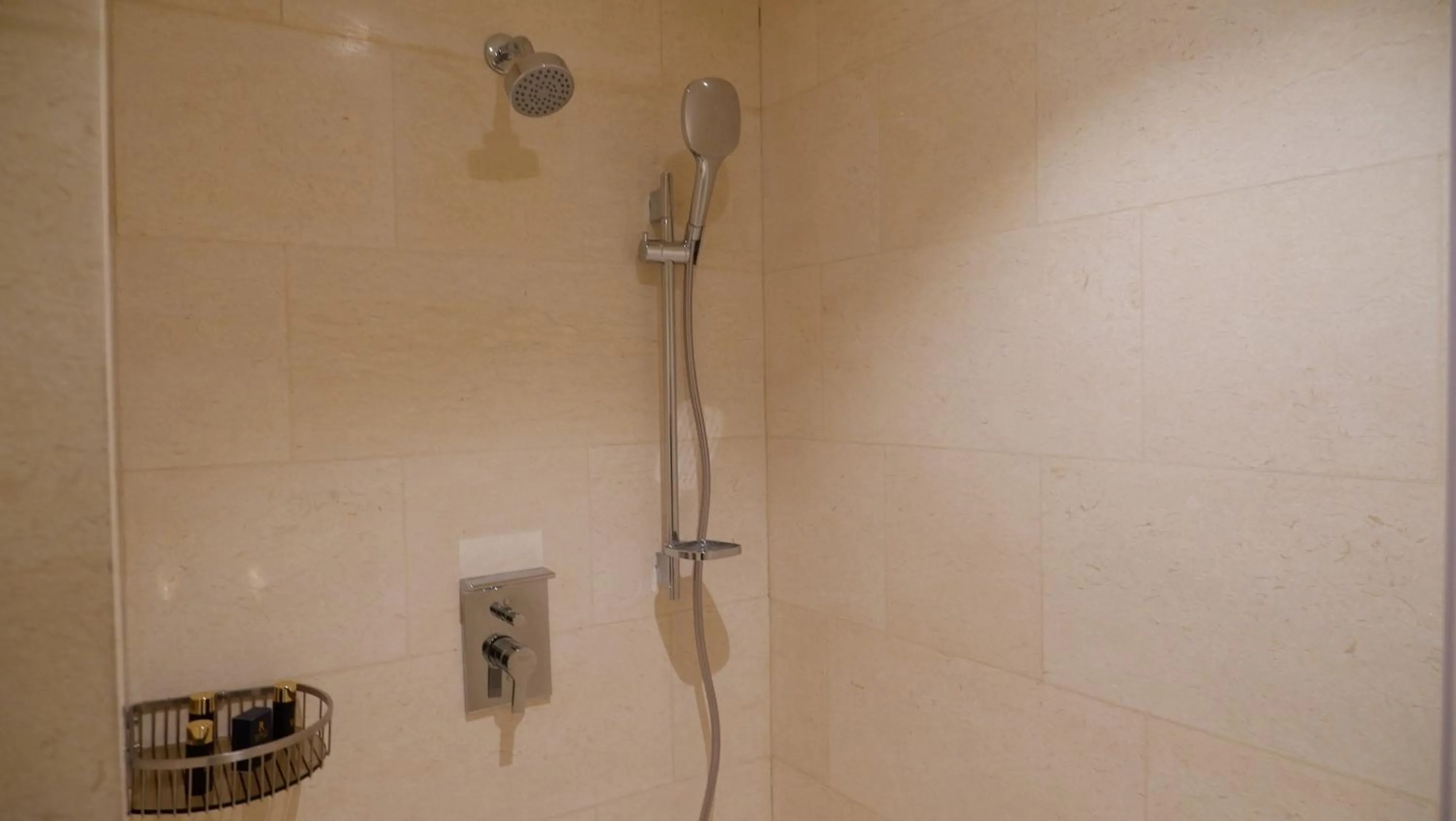 Shower in Royce Hotel & Casino