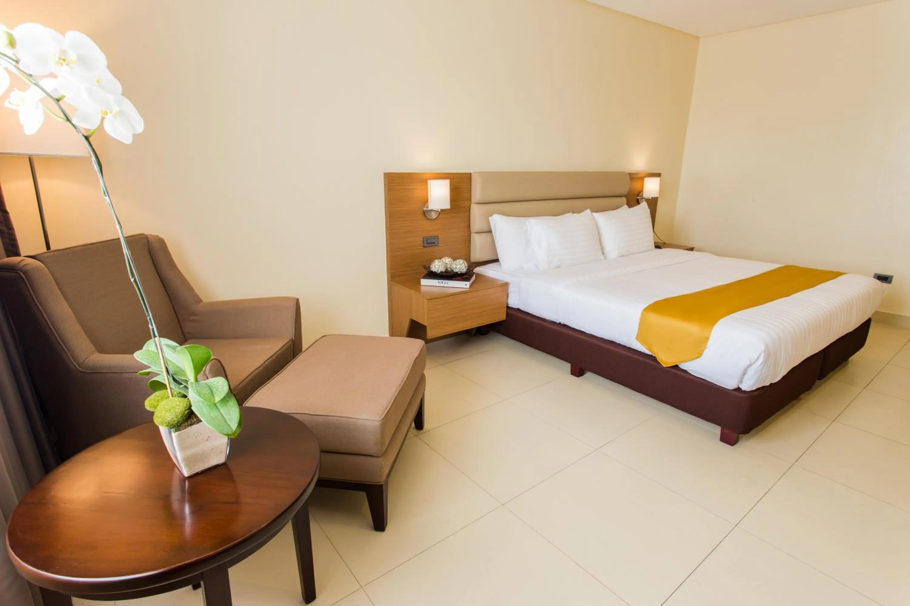 Photo of the whole room, Bed in Royce Hotel & Casino