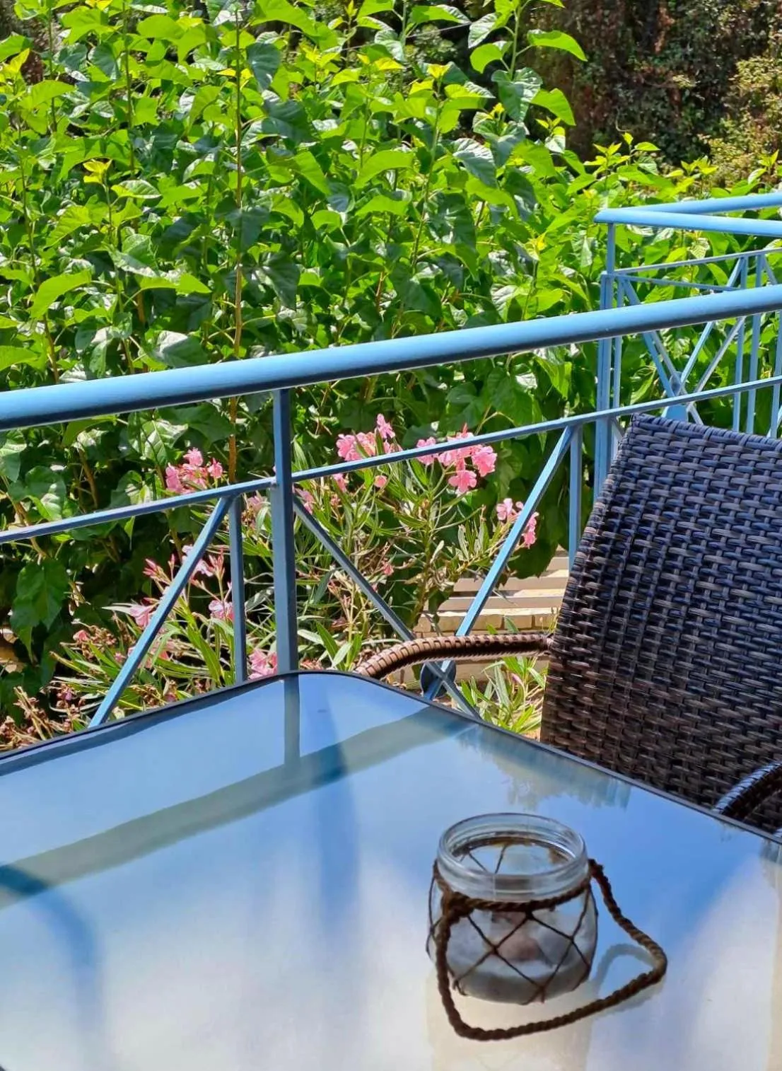 Ilianthos Apartments & Rooms