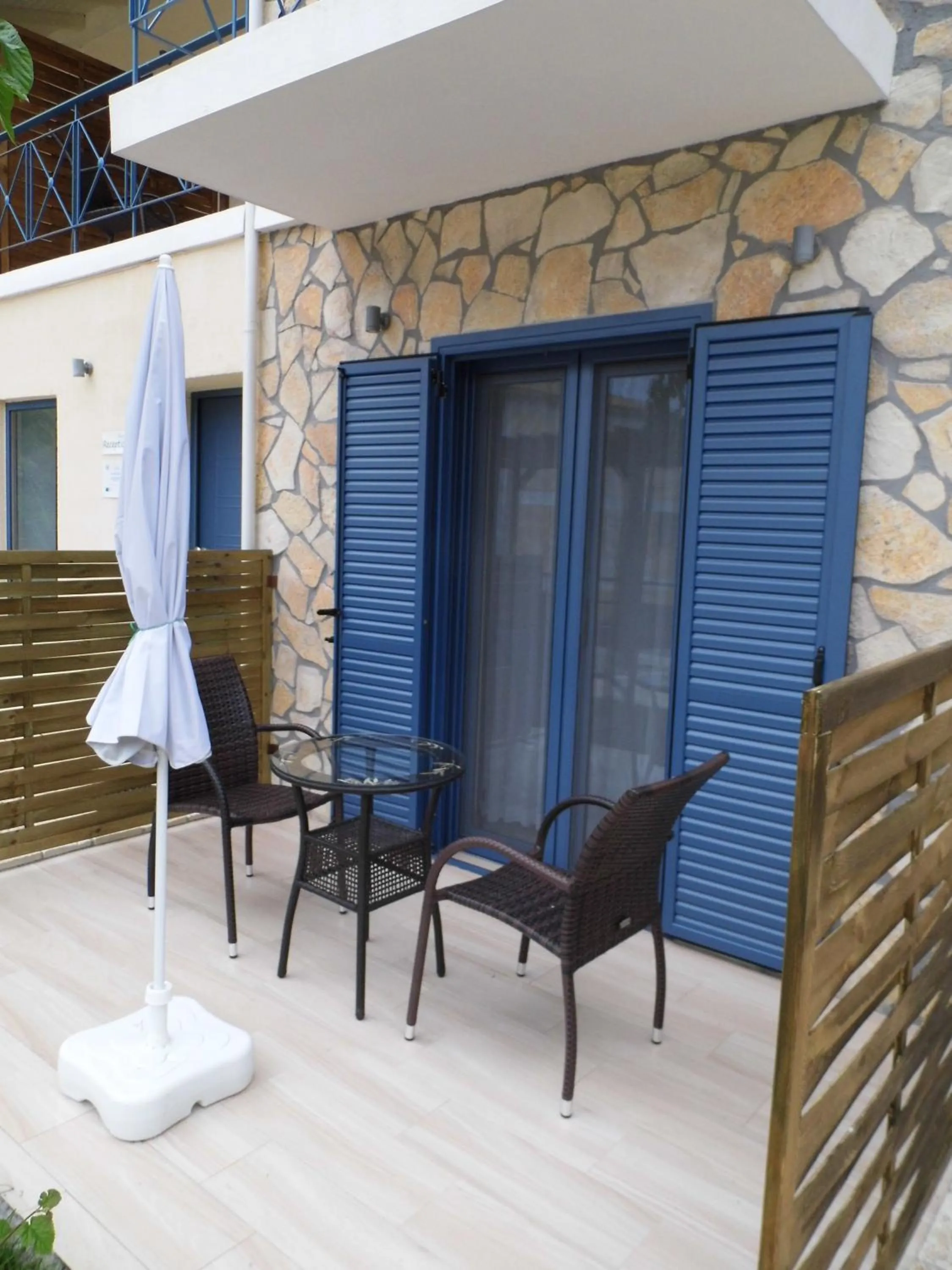 Balcony/Terrace in Ilianthos Apartments & Rooms