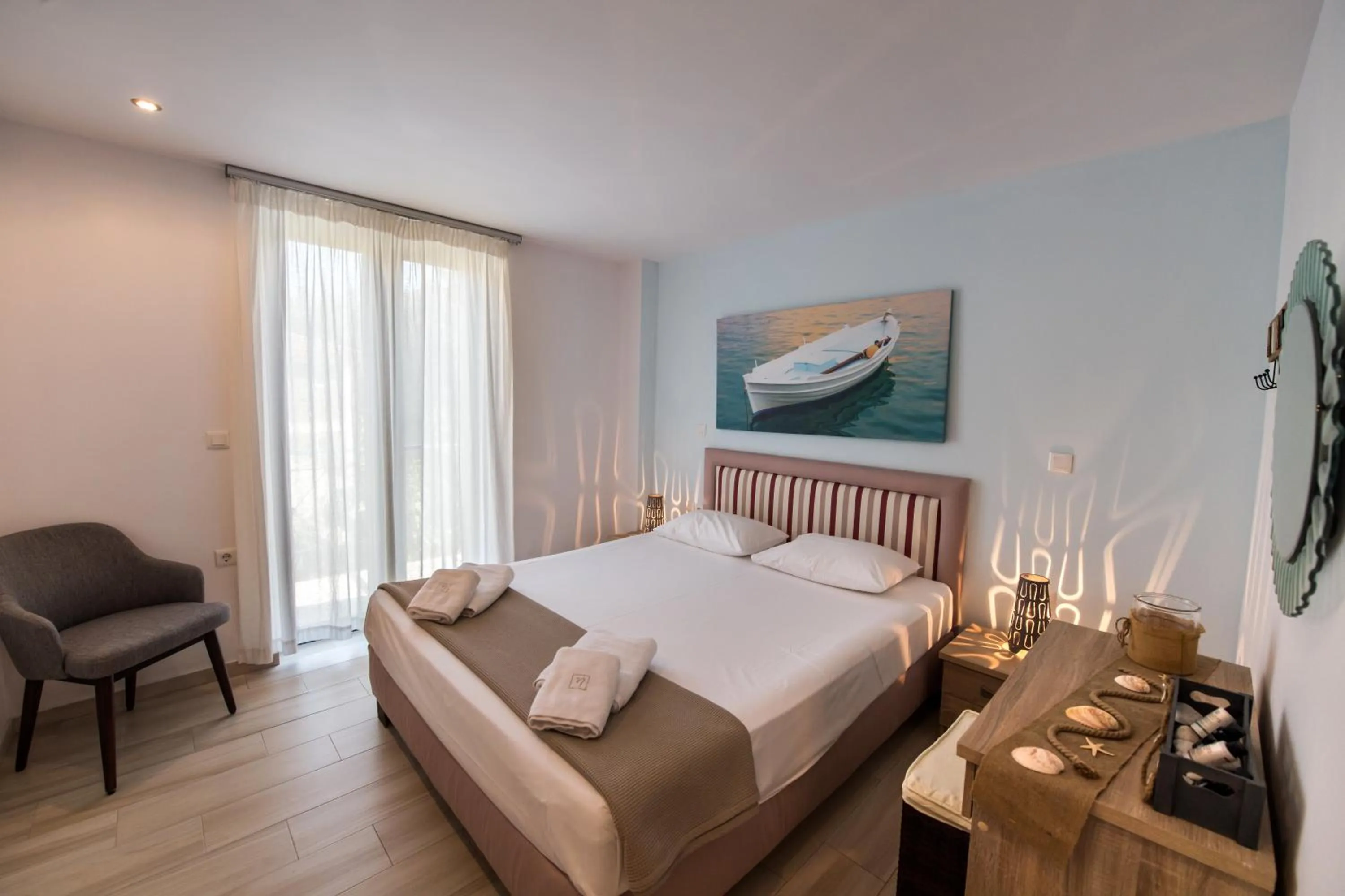 Bedroom, Bed in Ilianthos Apartments & Rooms