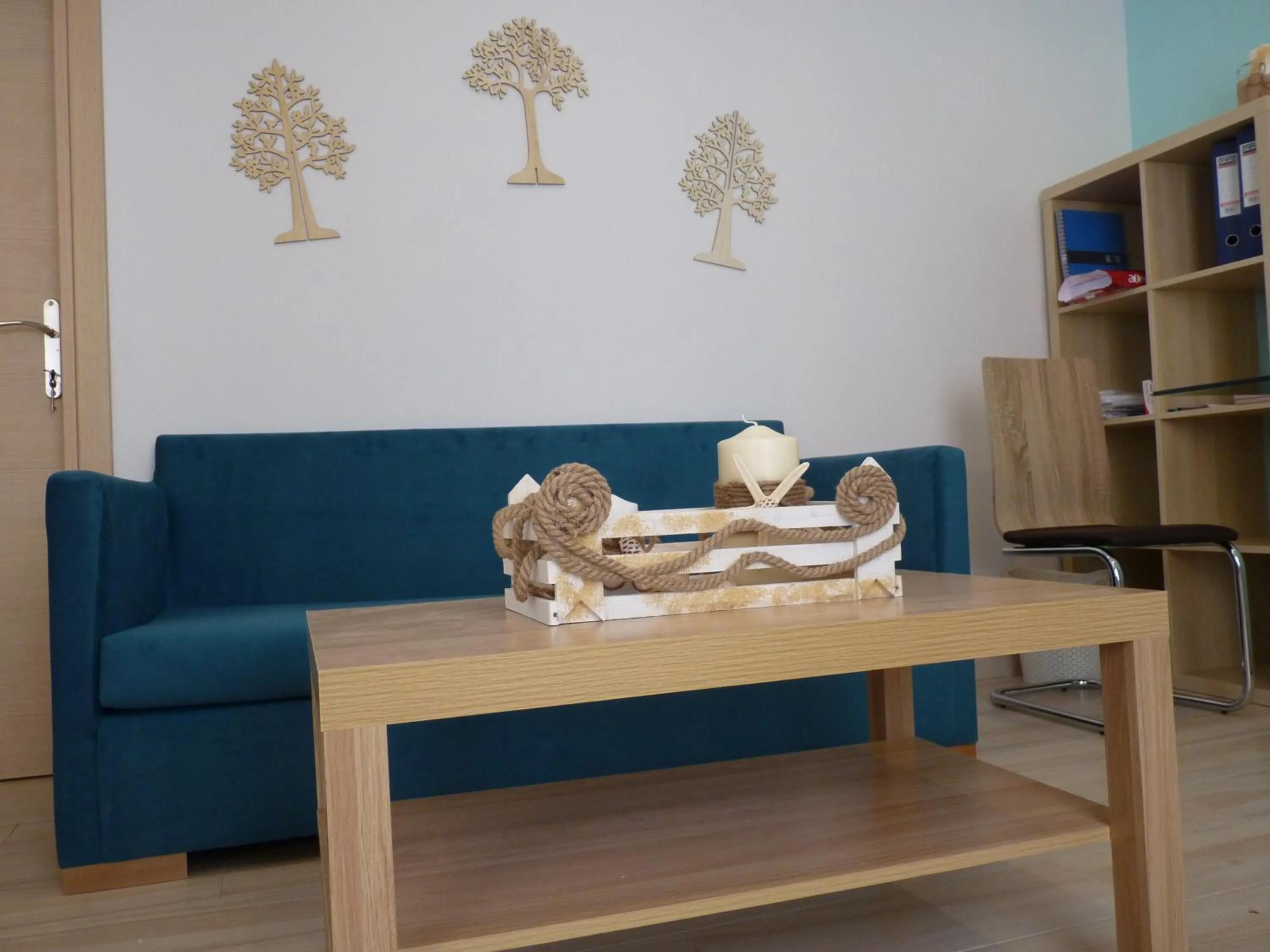 Communal lounge/ TV room in Ilianthos Apartments & Rooms