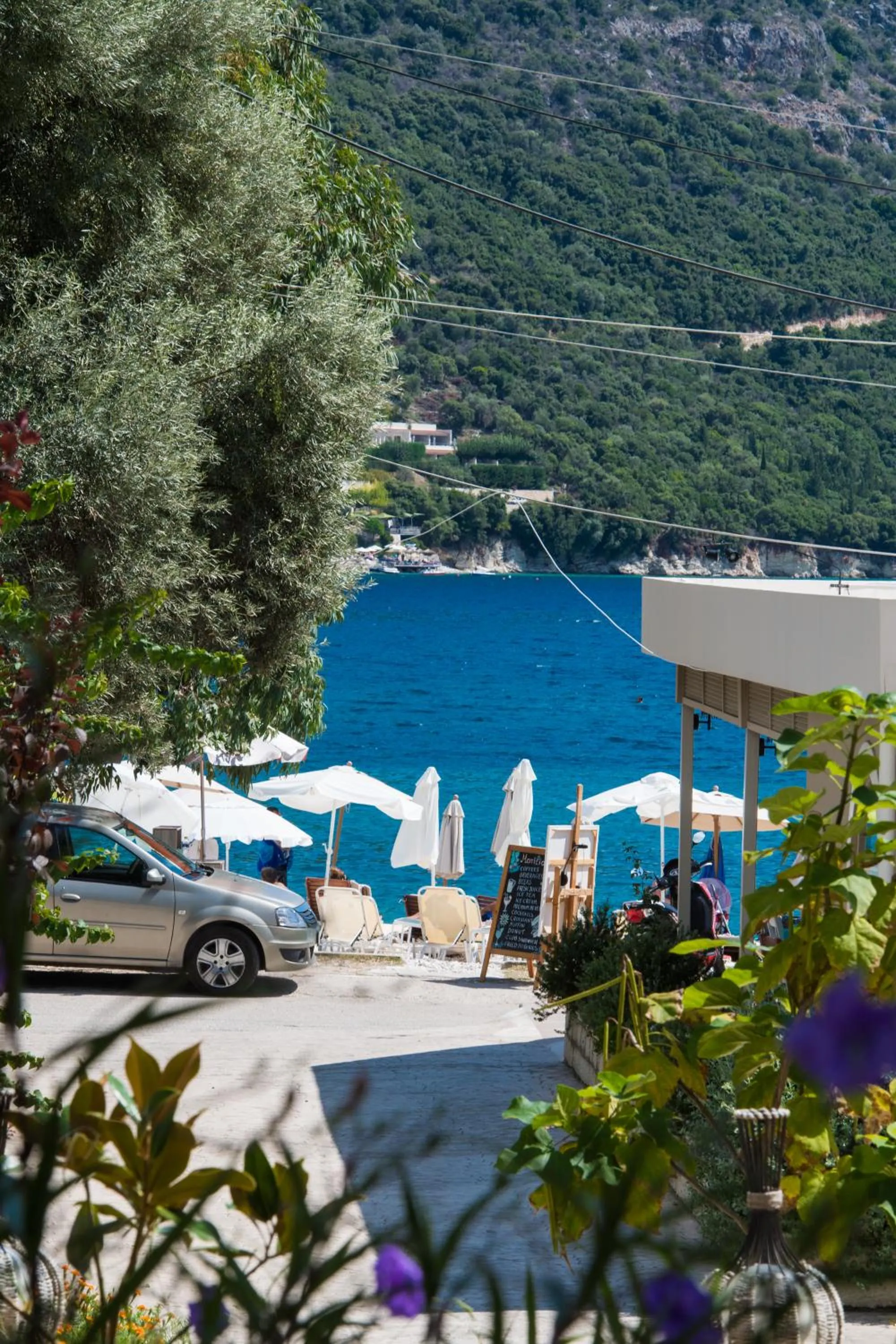 Day in Ilianthos Apartments & Rooms