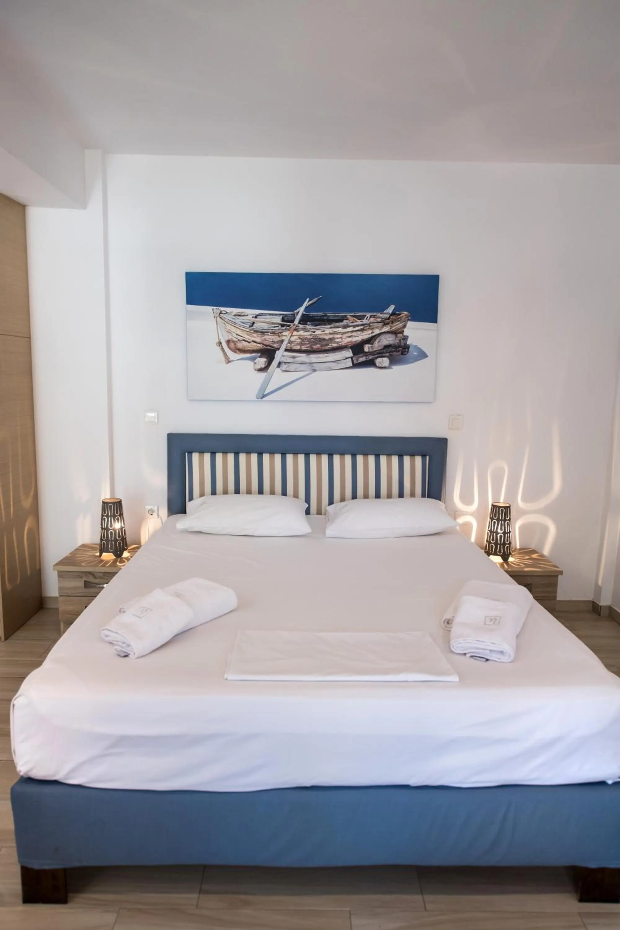 Bedroom, Bed in Ilianthos Apartments & Rooms