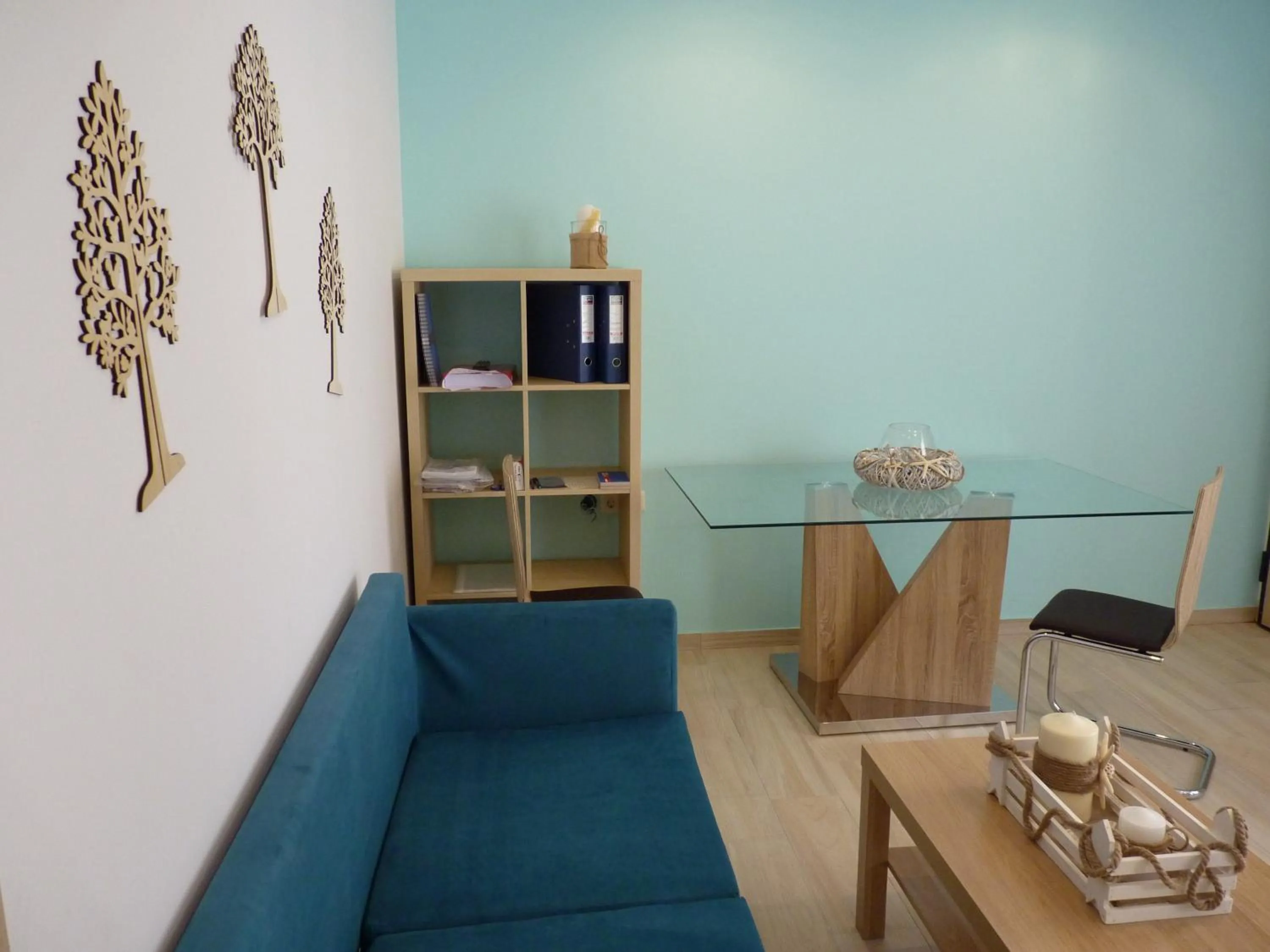 Communal lounge/ TV room in Ilianthos Apartments & Rooms