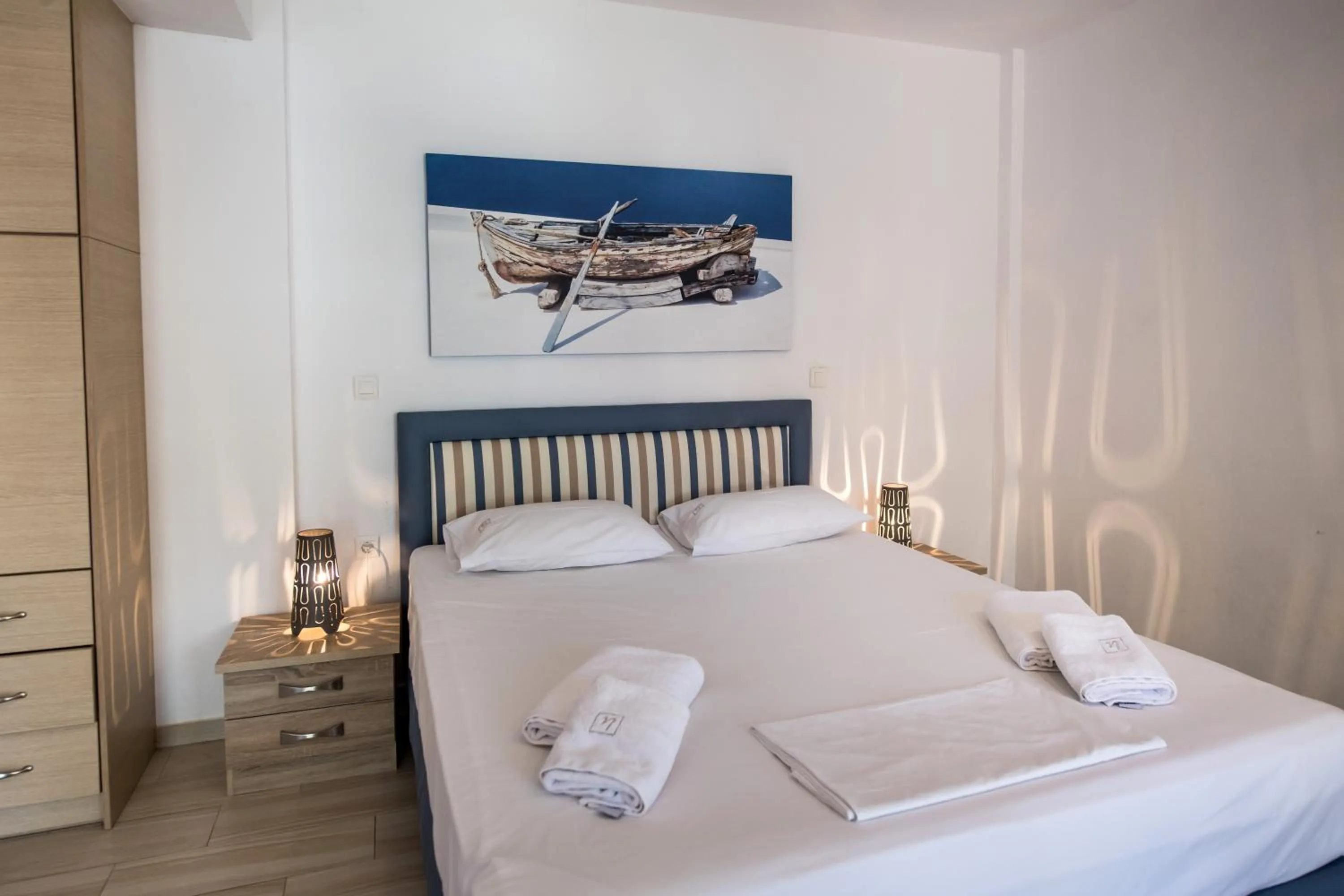 Bedroom, Bed in Ilianthos Apartments & Rooms