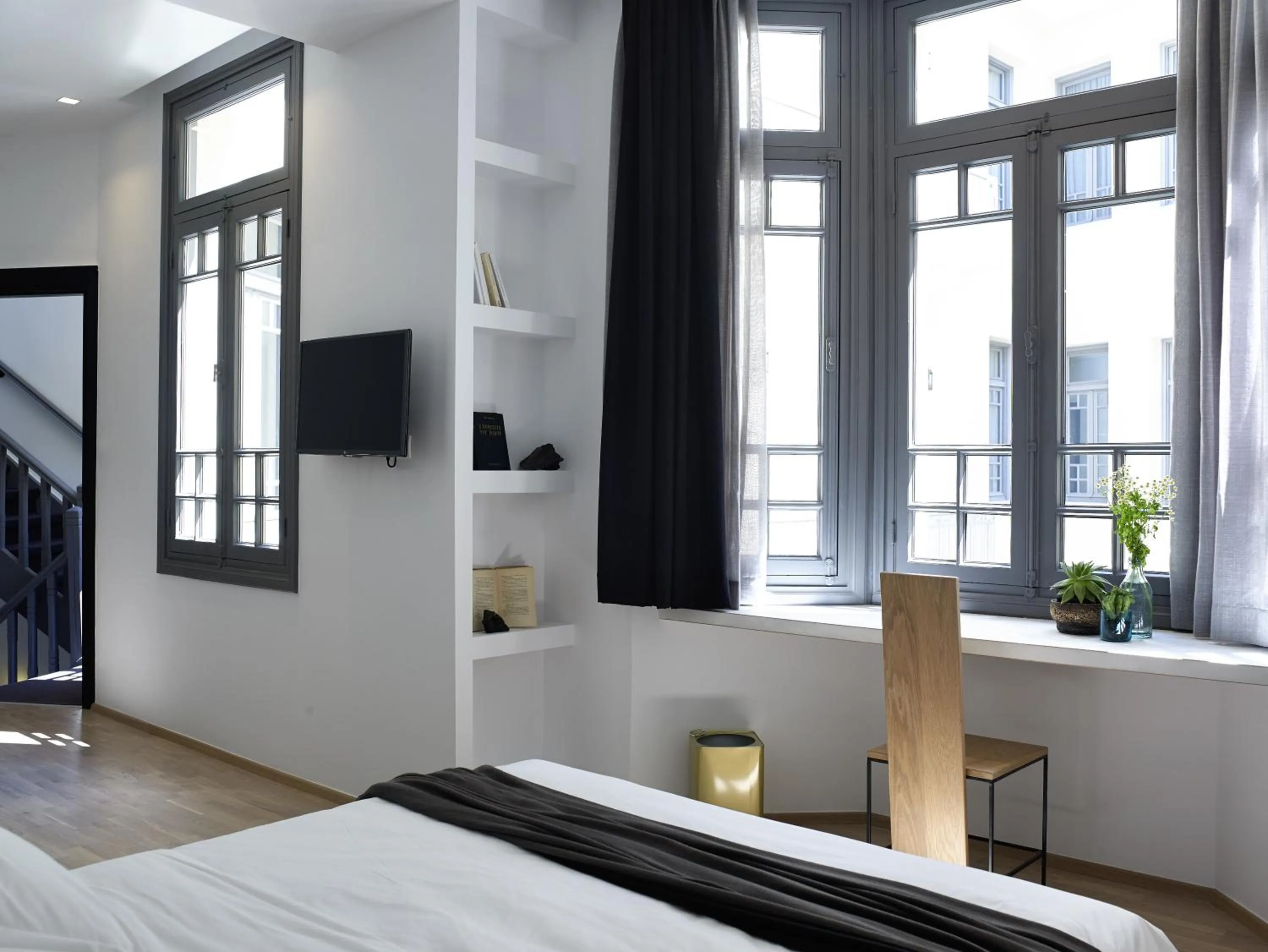 Day, Bed in InnAthens