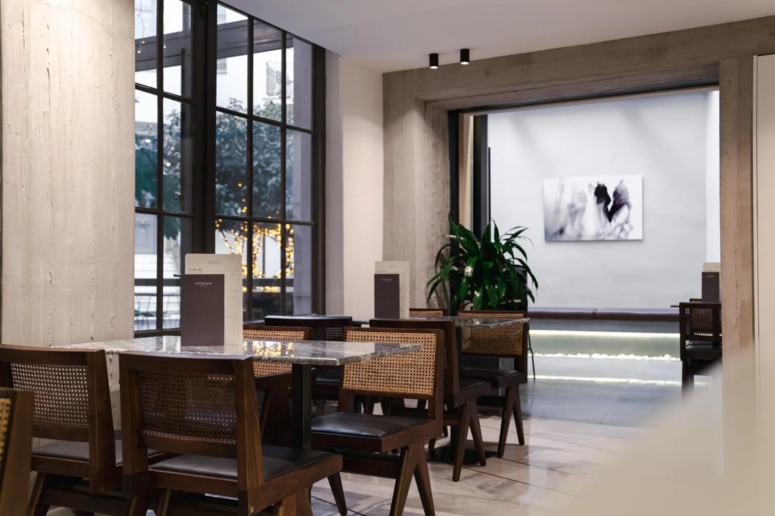 Restaurant/places to eat in InnAthens