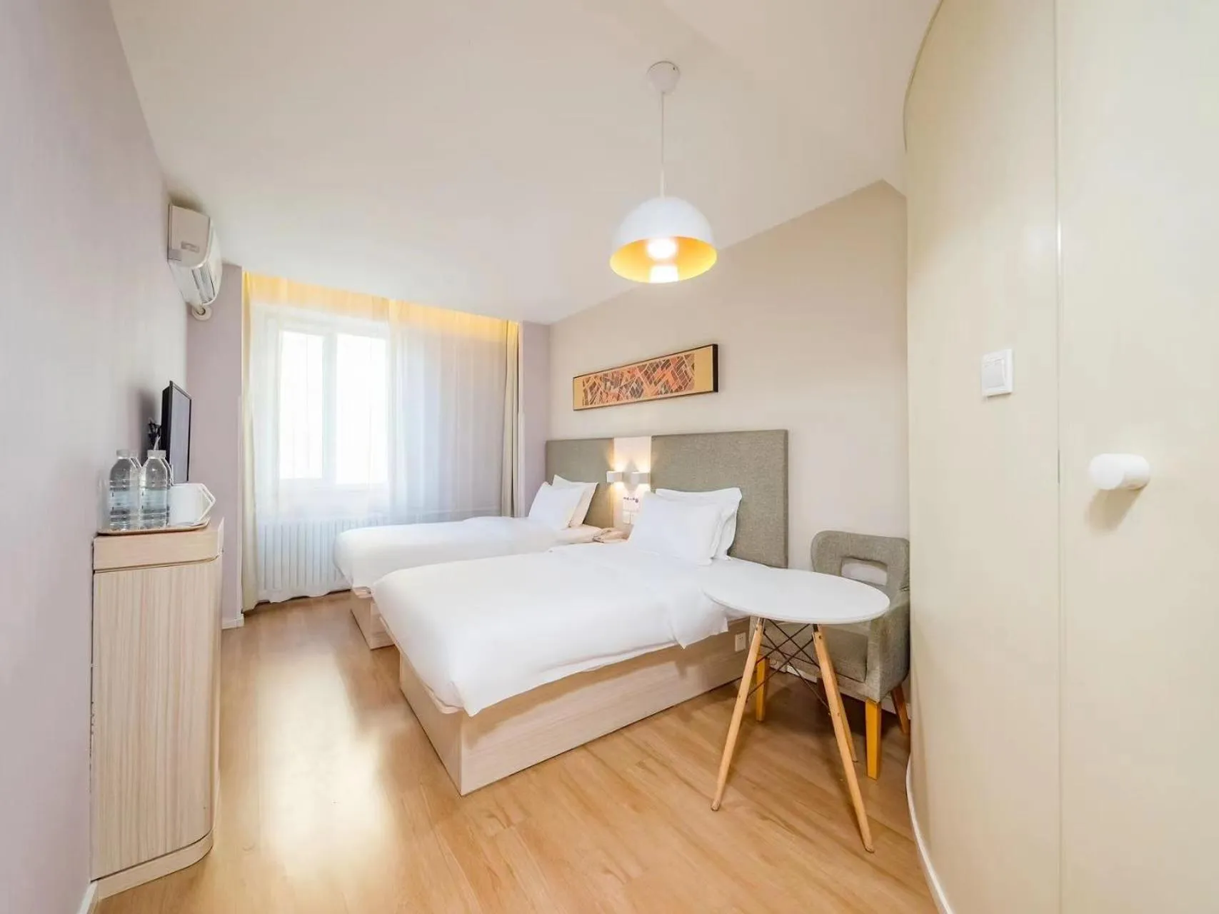 Photo of the whole room, Bed in Hanting Hotel Beijing Guang'anmen Xuanwu Hospital