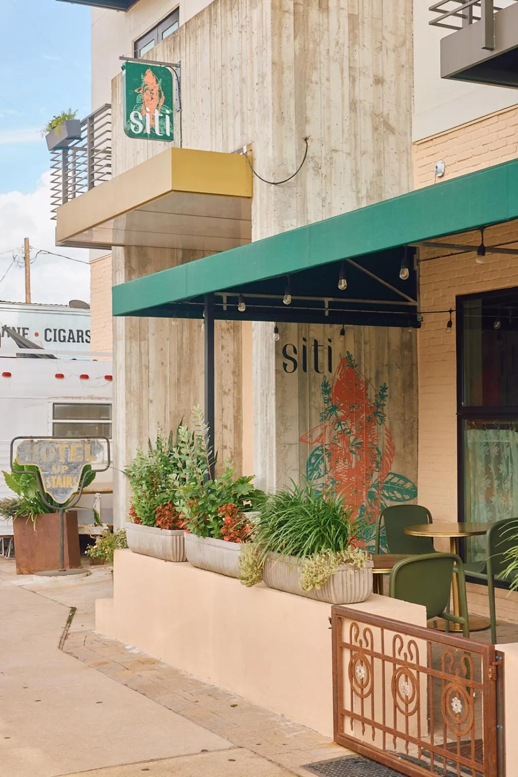 Restaurant/places to eat in The Frances Modern Inn