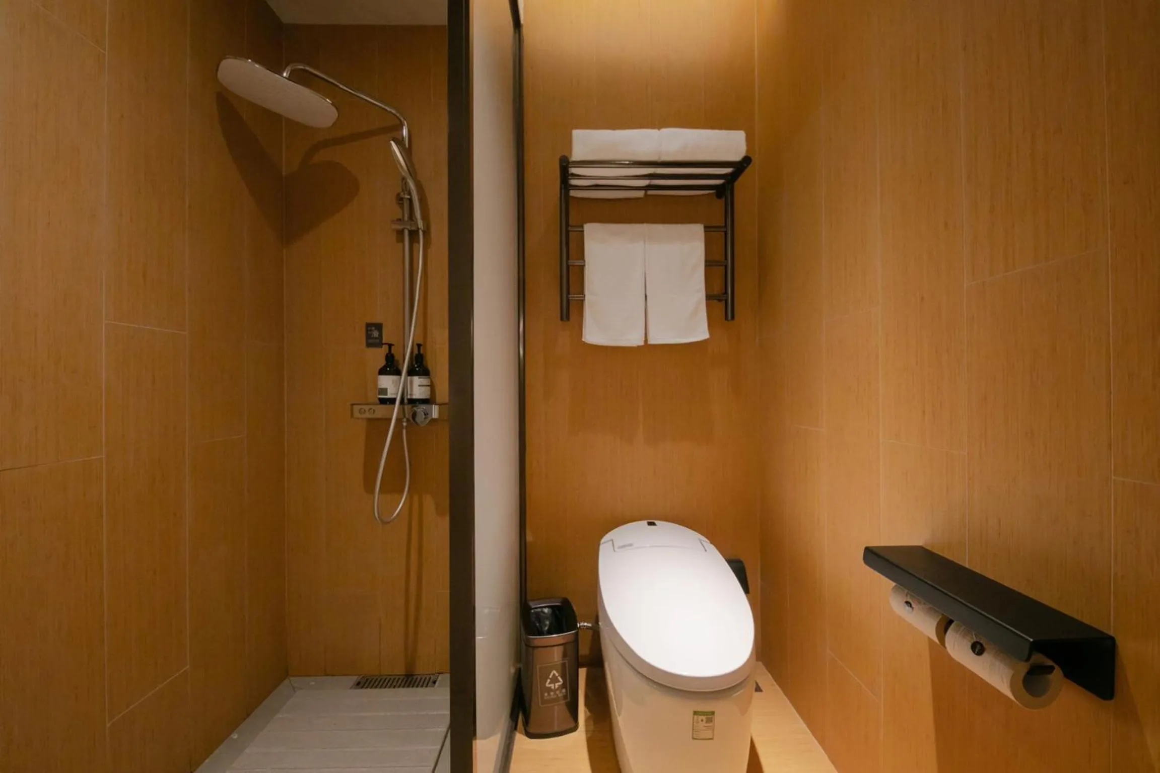 Toilet in JI Hotel Beijing Shijingshan Wanda Taiwan Street