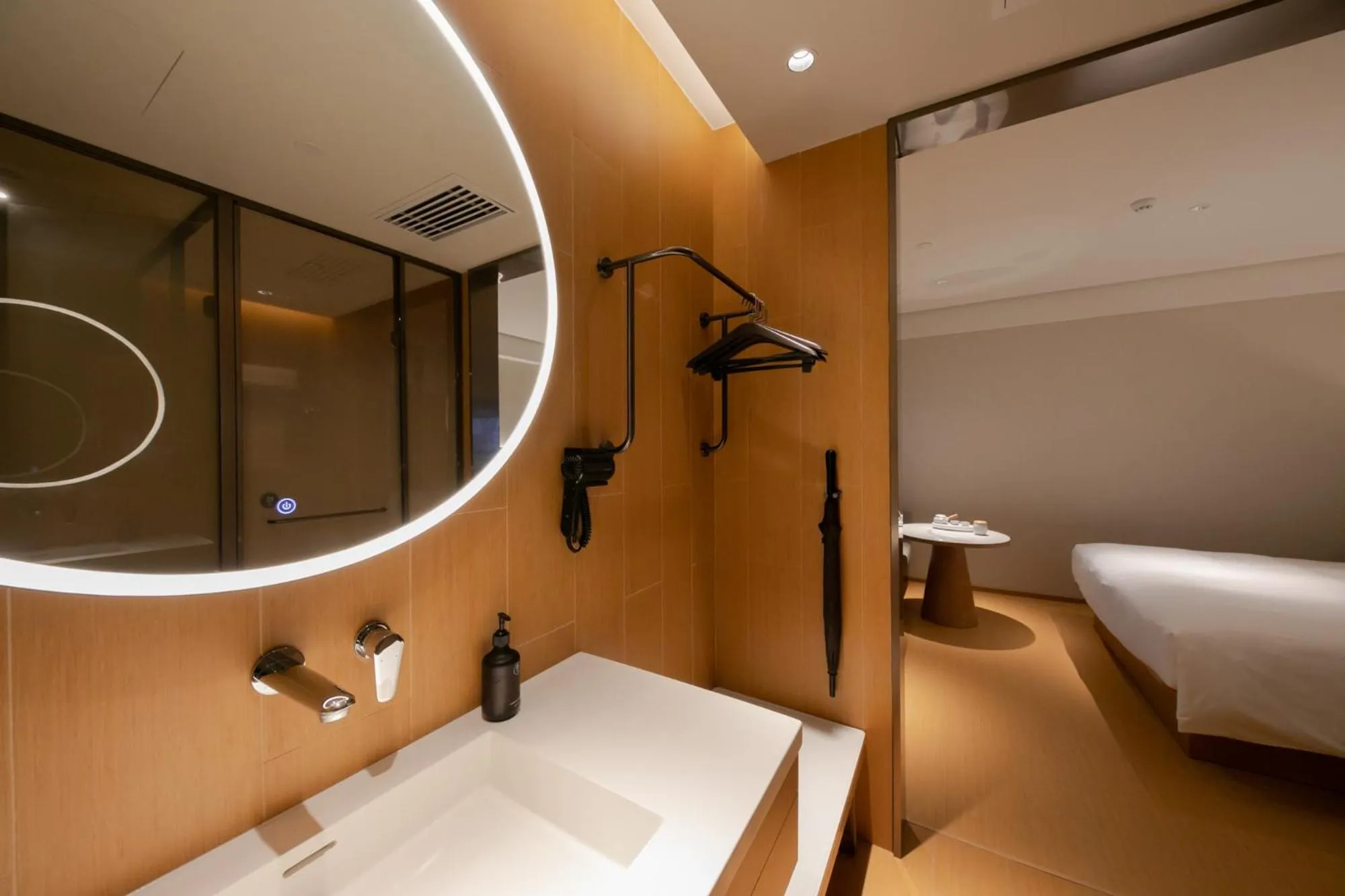 Shower, Bed in JI Hotel Beijing Shijingshan Wanda Taiwan Street
