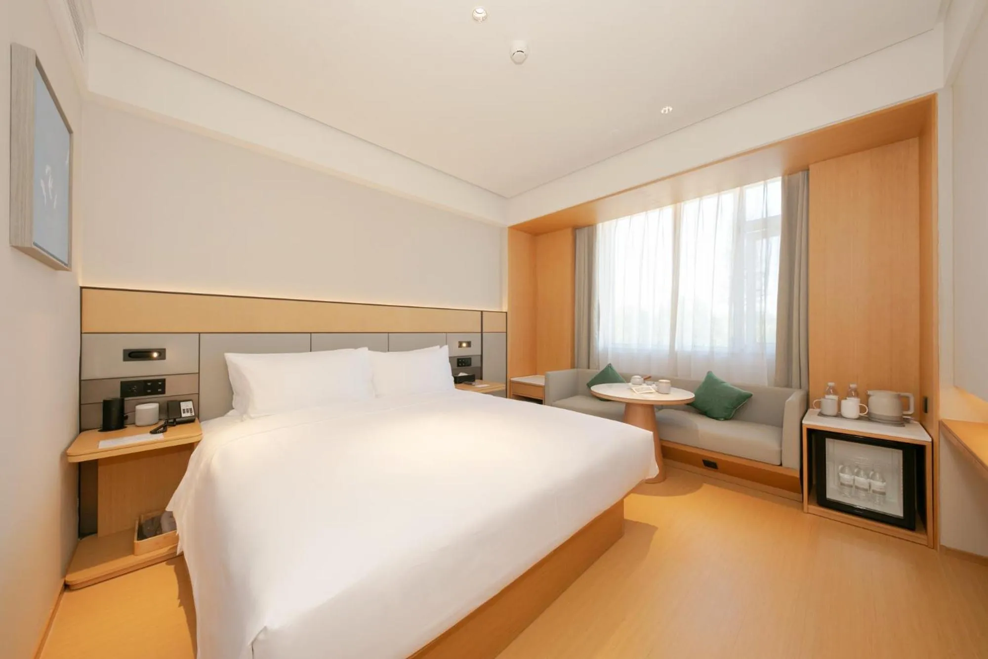 Photo of the whole room, Bed in JI Hotel Beijing Shijingshan Wanda Taiwan Street