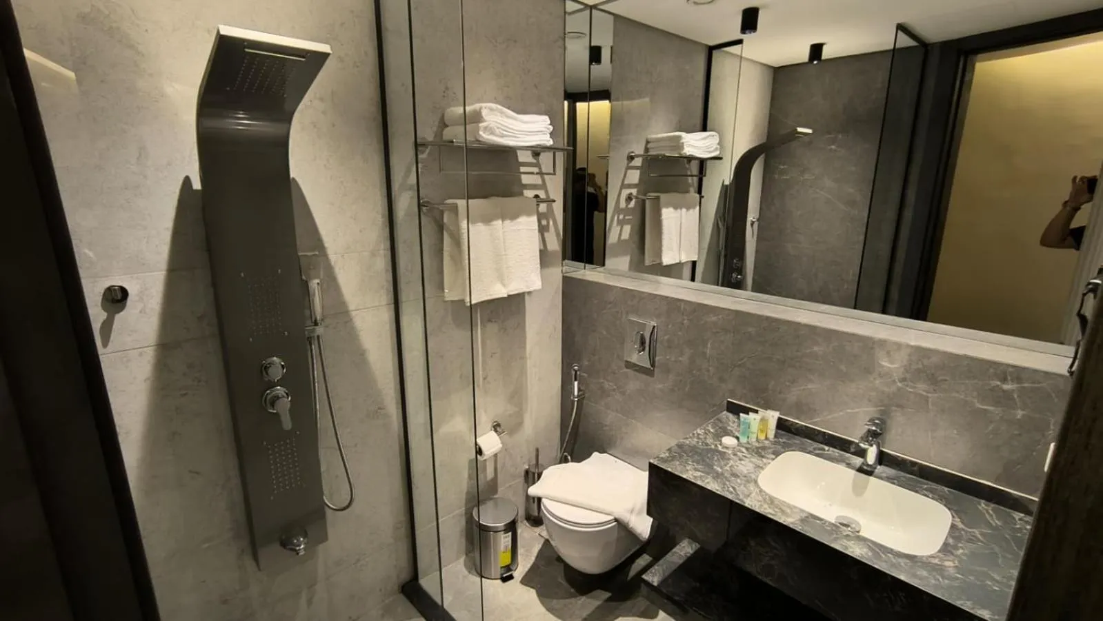 Roya Downtown Boutique Hotel