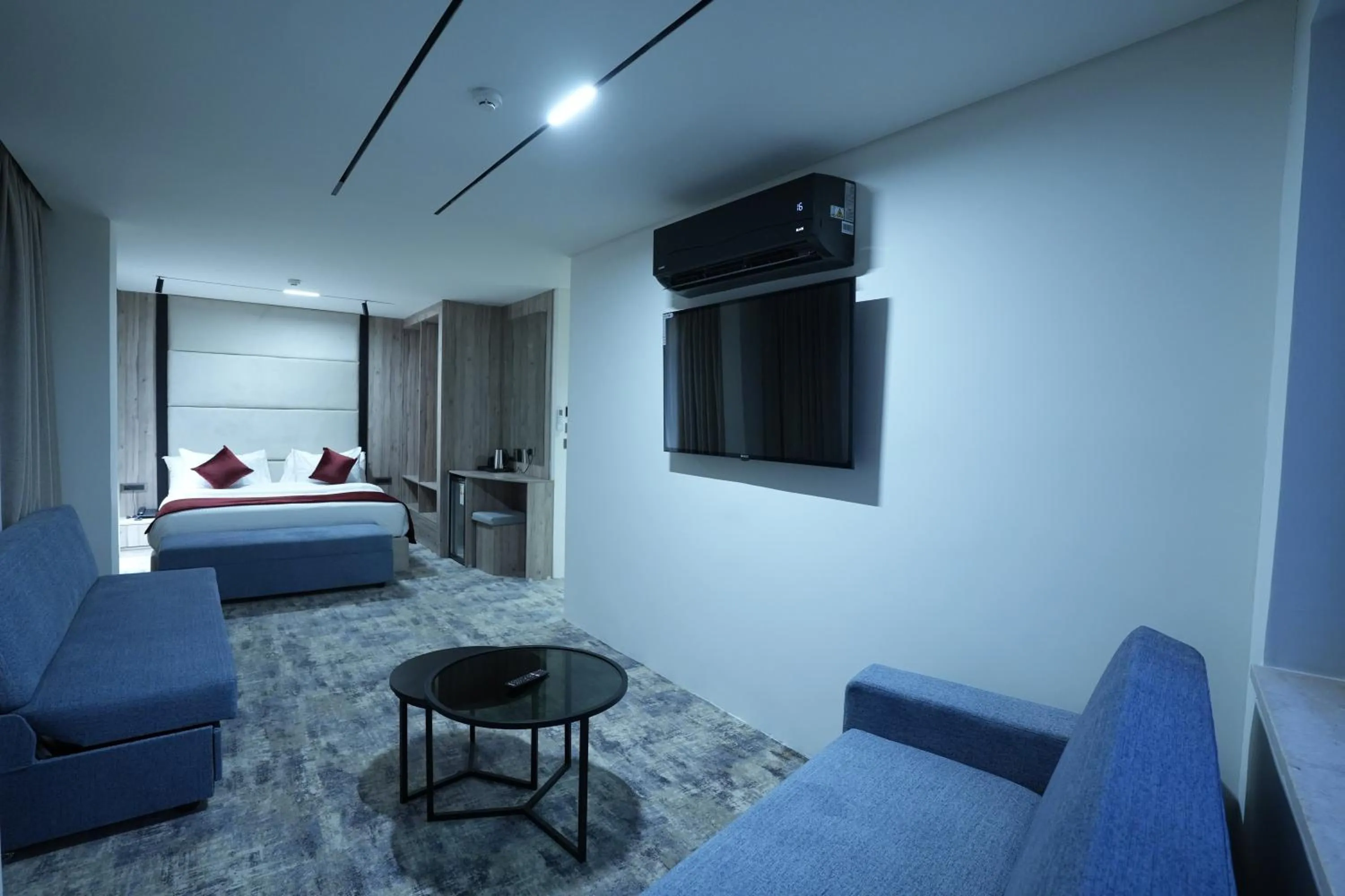Roya Downtown Boutique Hotel