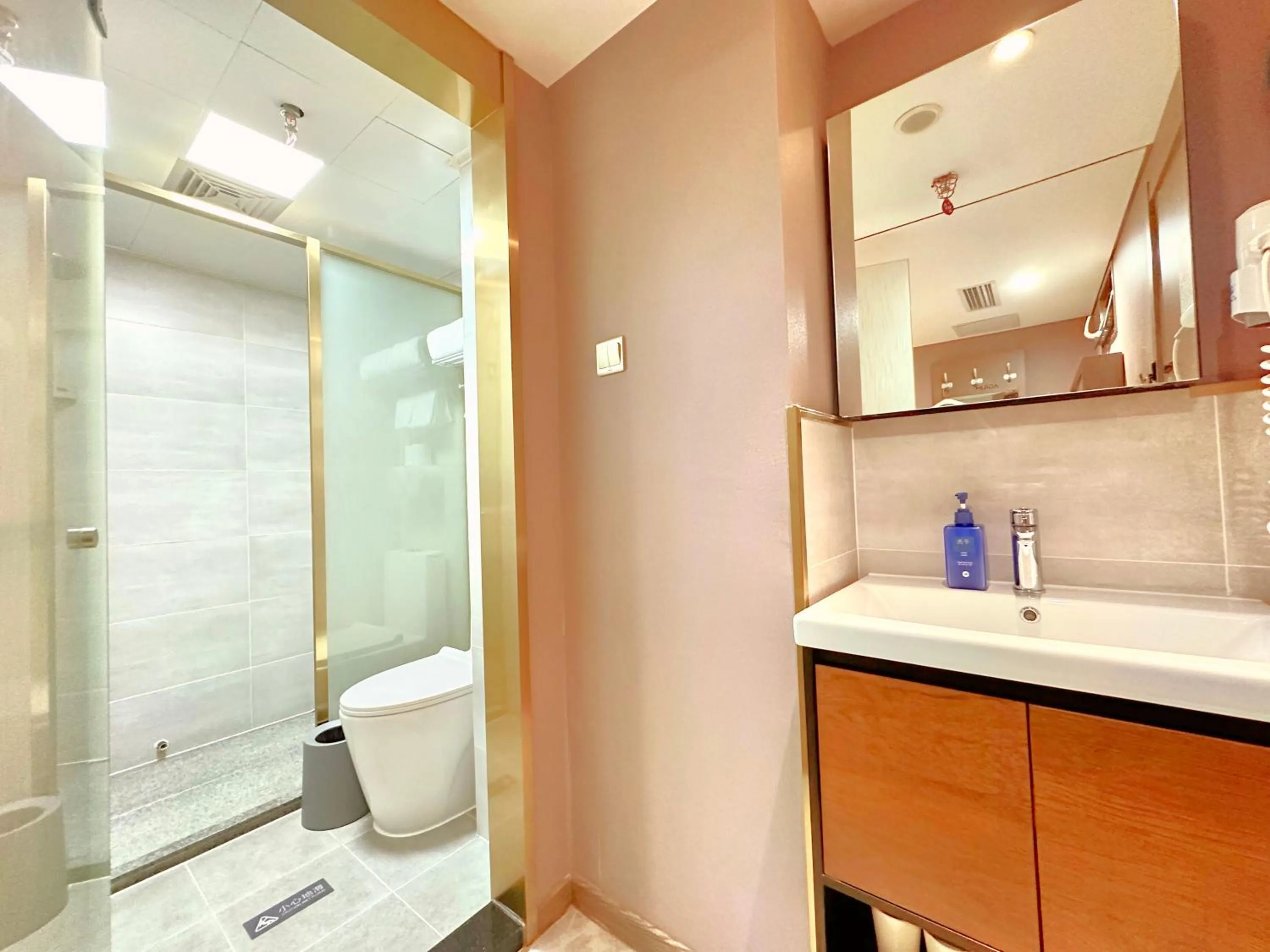 Toilet in Hanting Hotel Beijing Fuchengmen Fuwai Hospital