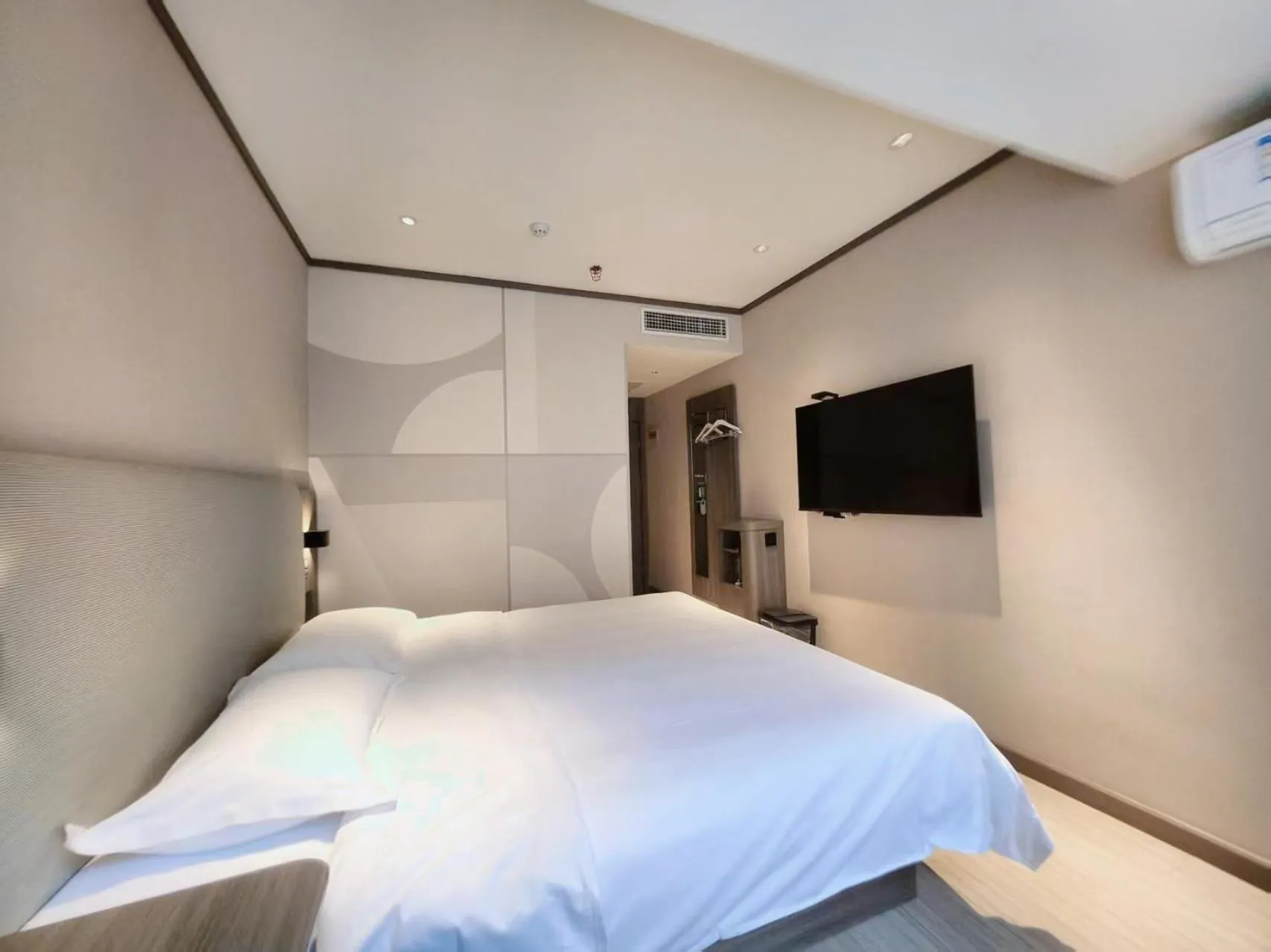 TV and multimedia in Hanting Hotel Beijing Fuchengmen Fuwai Hospital