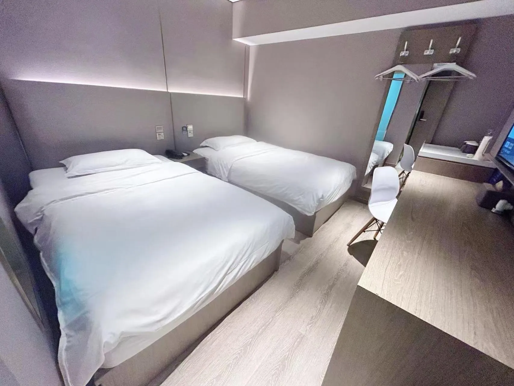 Photo of the whole room in Hanting Hotel Beijing Fuchengmen Fuwai Hospital