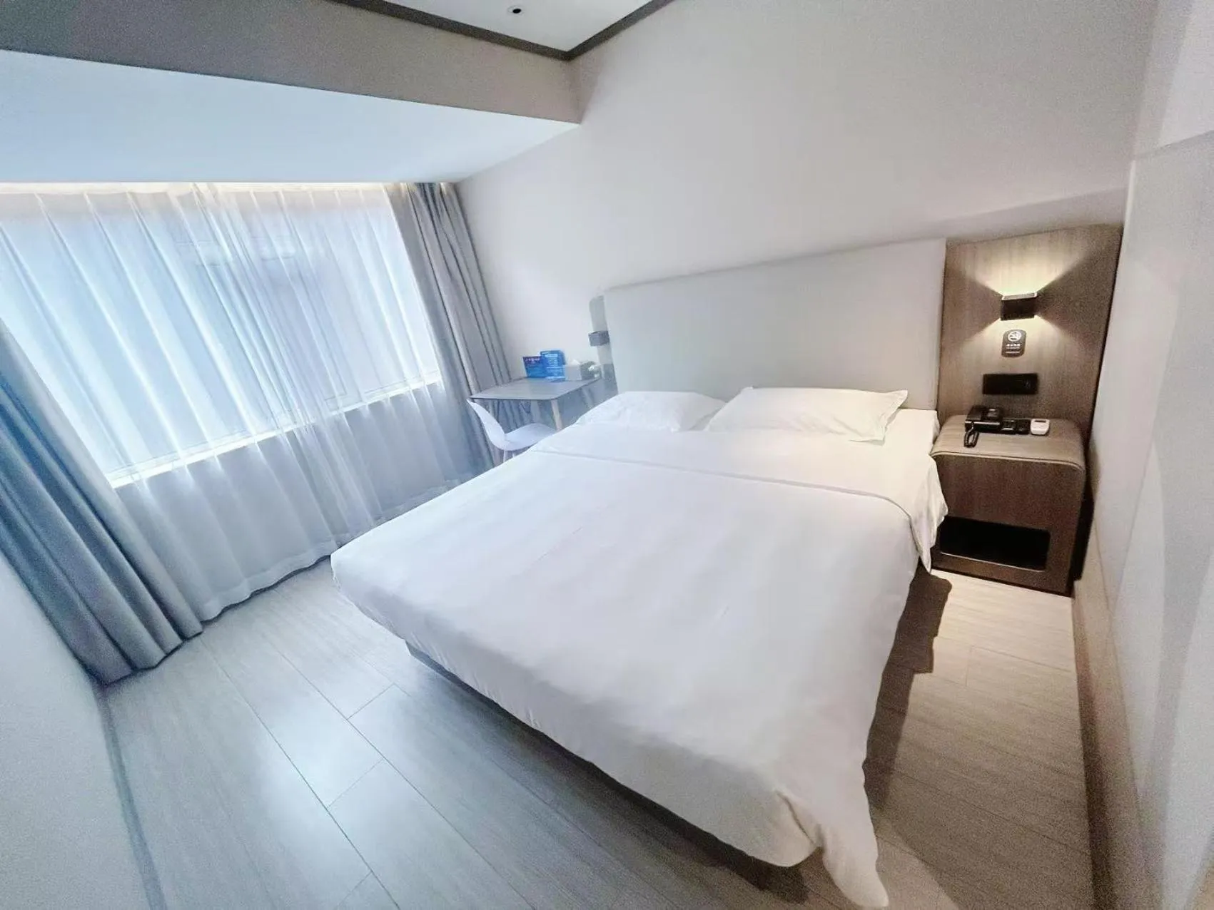 Photo of the whole room in Hanting Hotel Beijing Fuchengmen Fuwai Hospital