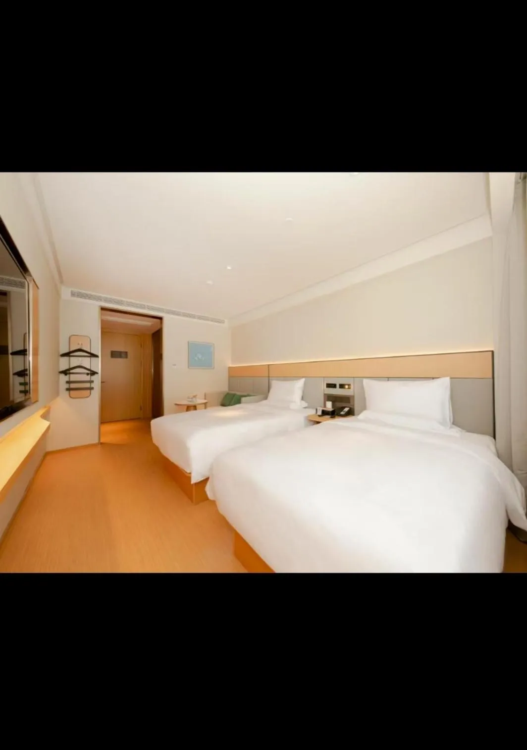 Photo of the whole room, Bed in JI Hotel Beijing Lize Business Wanfeng Road