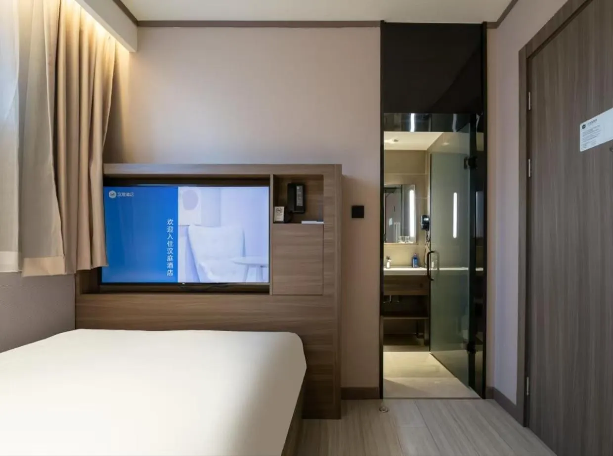 Photo of the whole room, Bed in Hanting Hotel Beijing Huangcun West Street People's Hospital