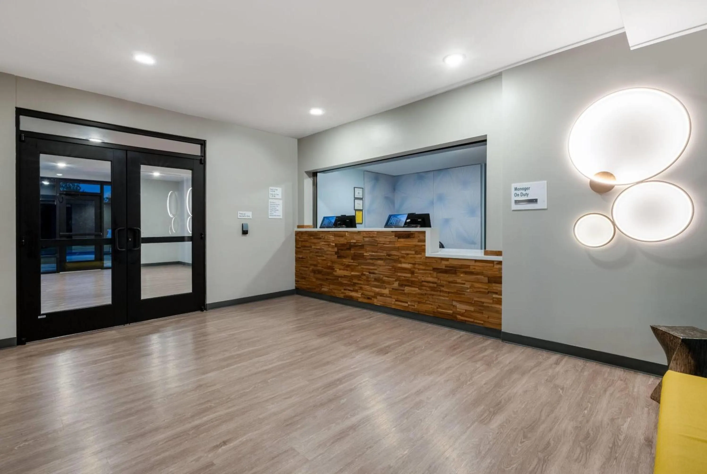 Lobby or reception in ECHO Suites Extended Stay by Wyndham Fort Worth Alliance