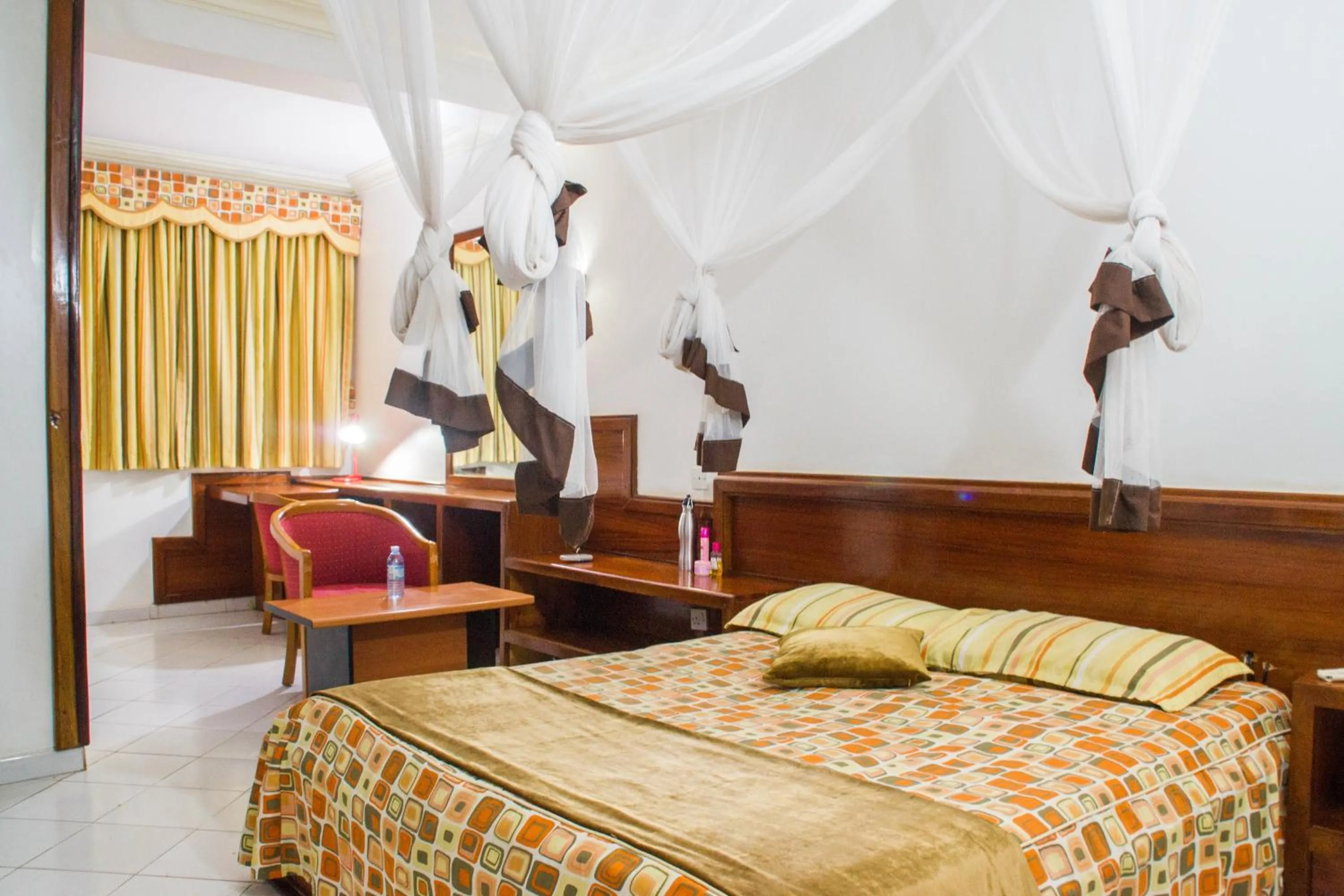 Bed in Oxford Royal Hotel