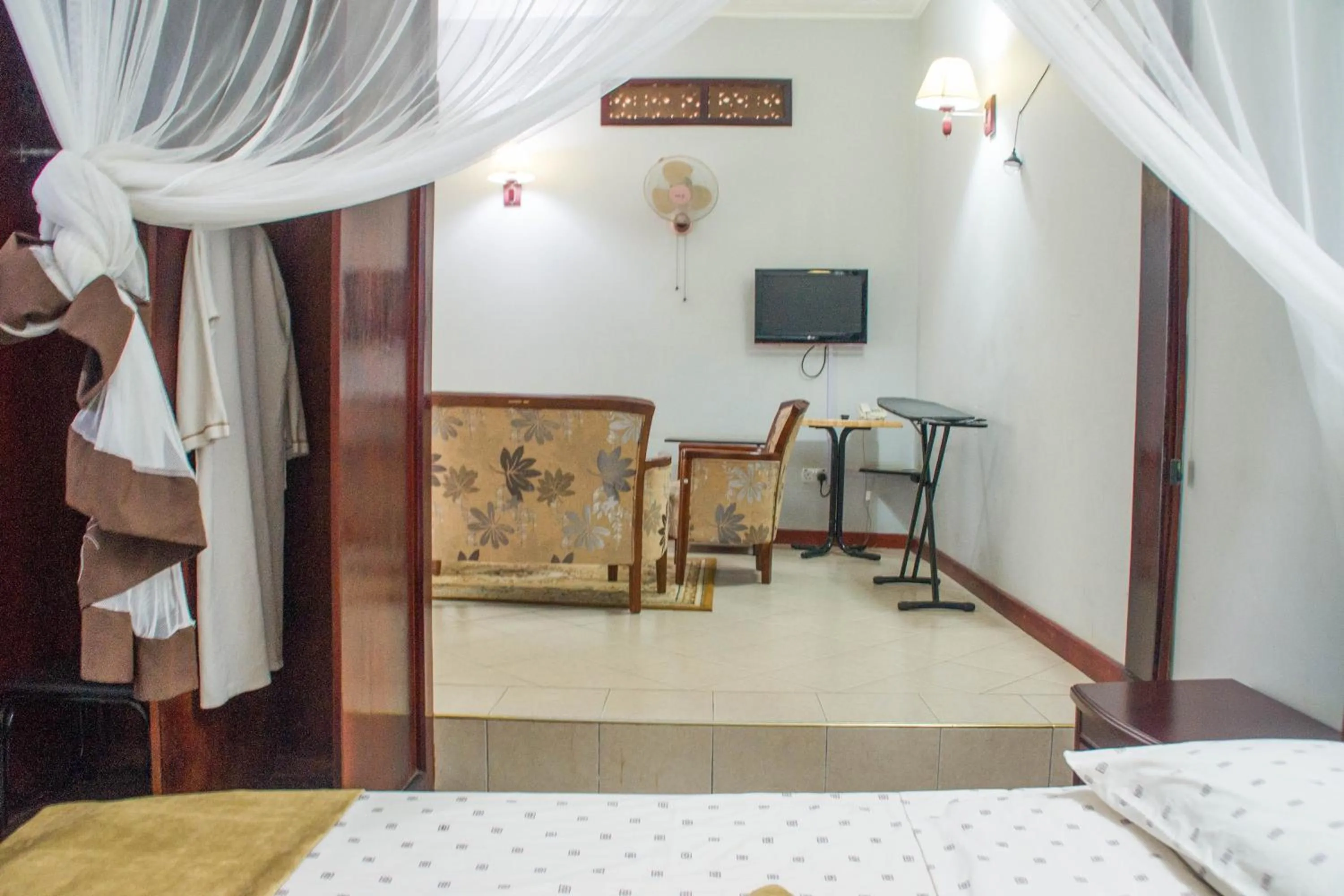 Bed in Oxford Royal Hotel