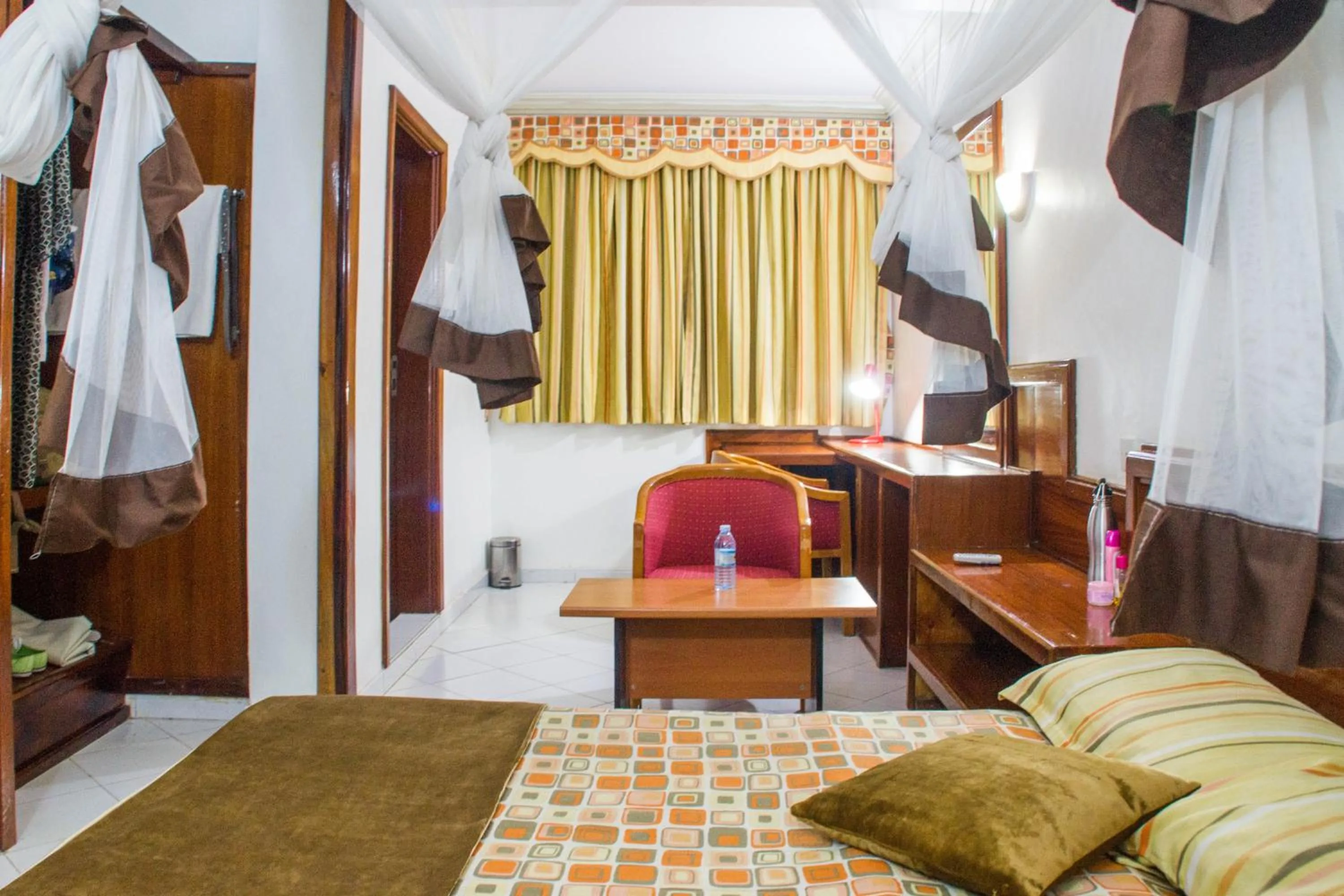 Bed in Oxford Royal Hotel