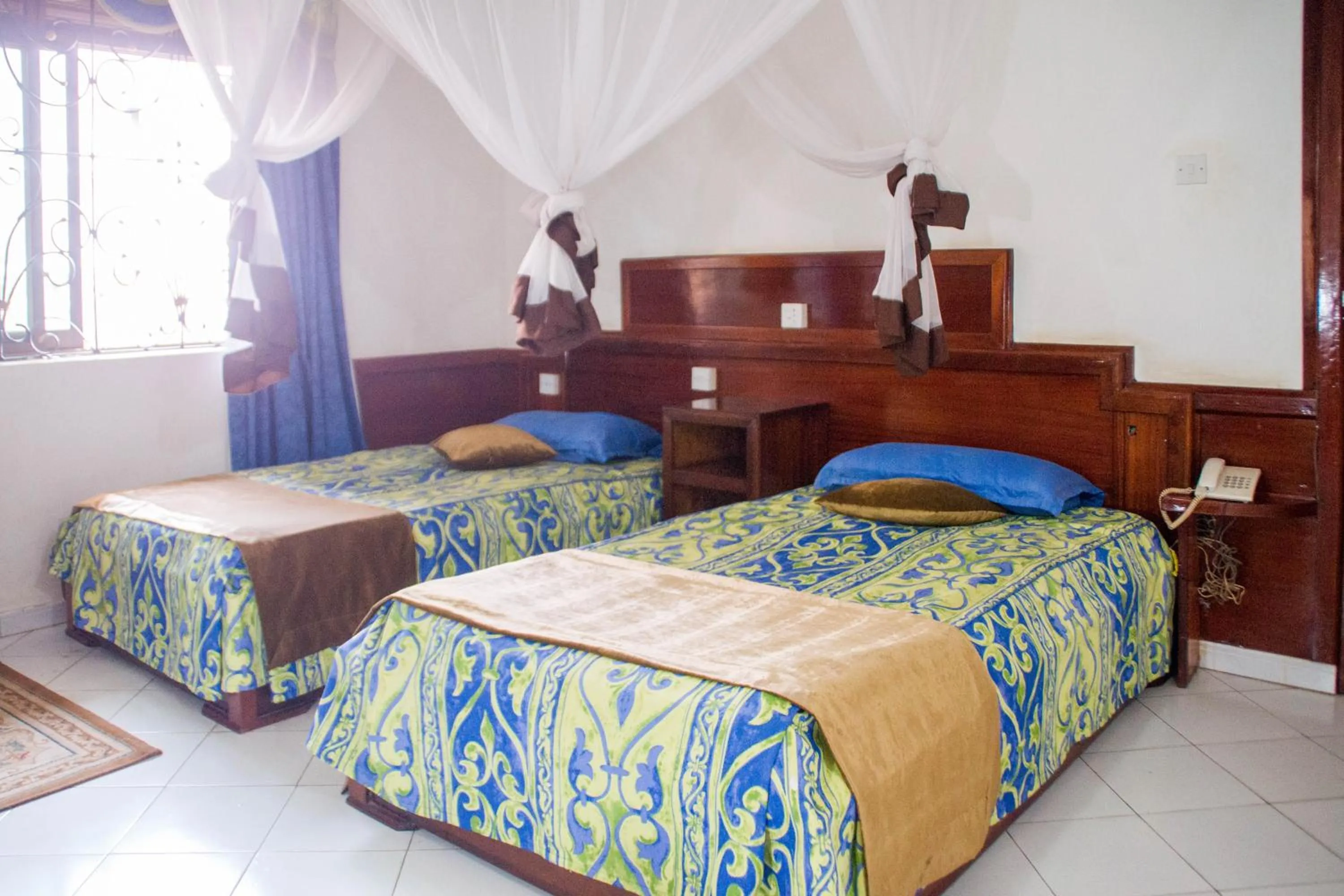 Bed in Oxford Royal Hotel