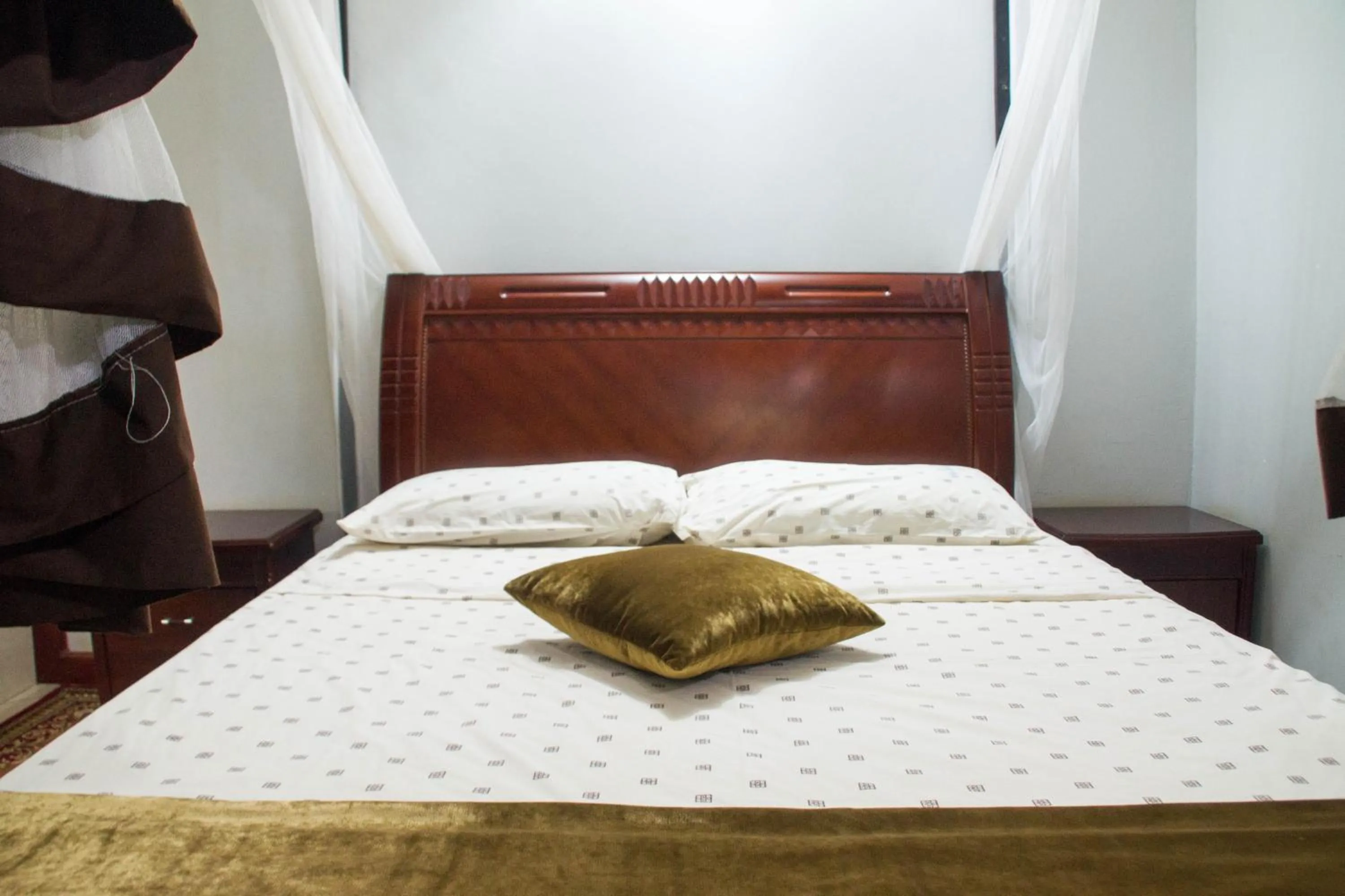 Bed in Oxford Royal Hotel