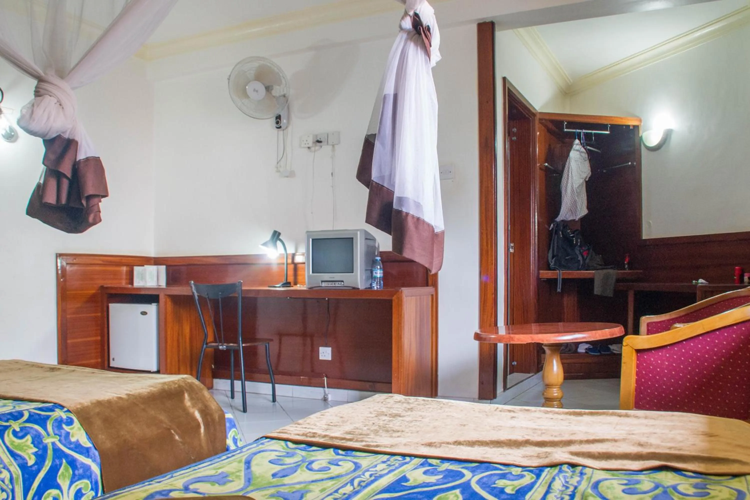 Bed in Oxford Royal Hotel