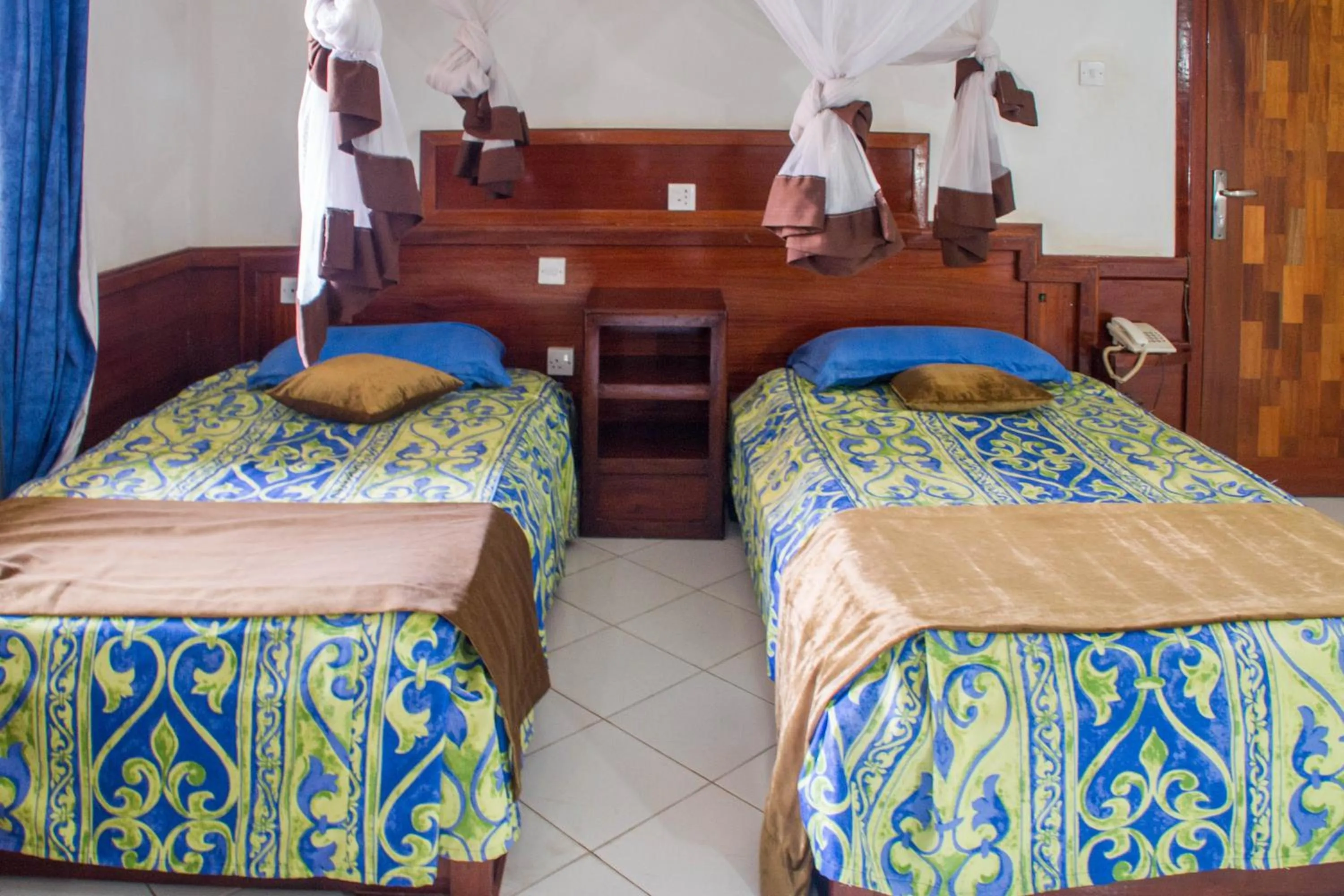 Bed in Oxford Royal Hotel